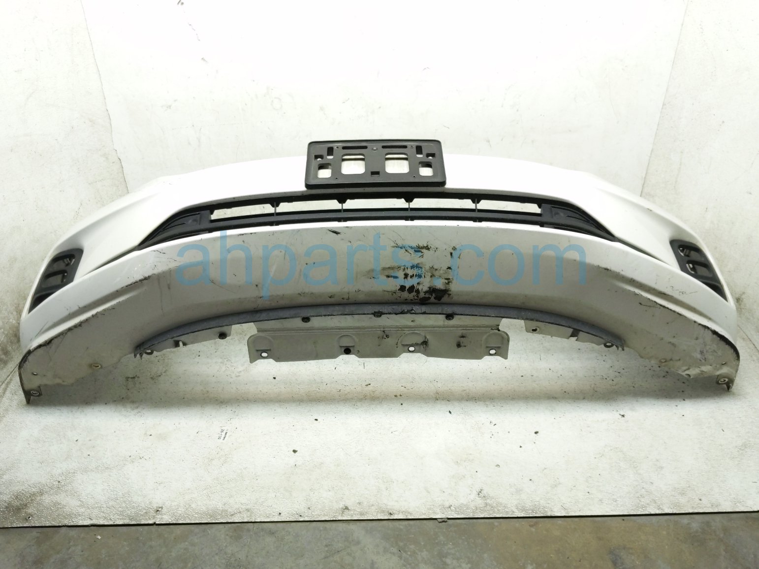 Honda FRONT BUMPER COVER - WHITE*