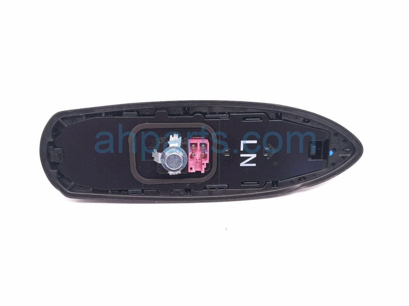 Toyota ANTENNA - ROOF MTD - SHARK FIN BLACK