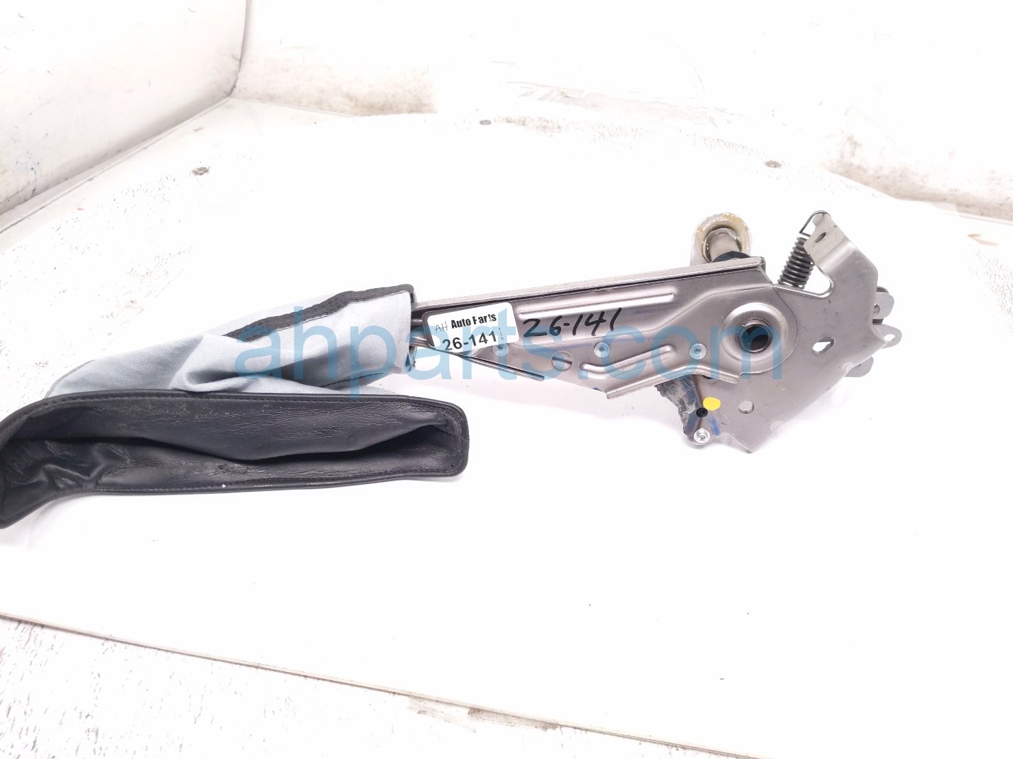 Toyota EMERGENCY BRAKE HANDLE W/BOOT