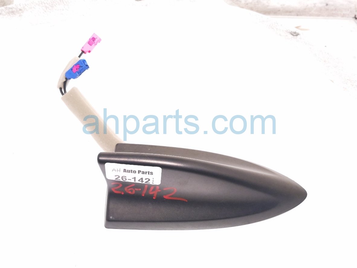 Honda ROOF ANTENNA ASSY - WHITE