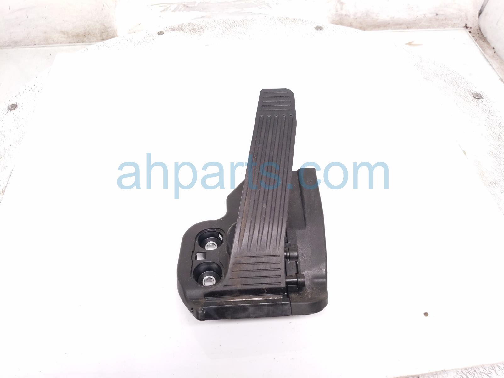 Toyota GAS / ACCELERATOR PEDAL ASSY - 2.0L