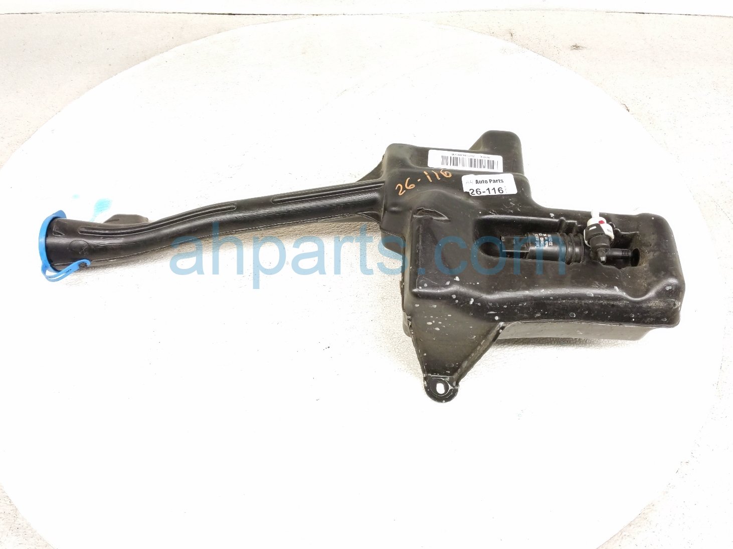 Honda WINDSHIELD WASHER RESERVOIR W/PUMP