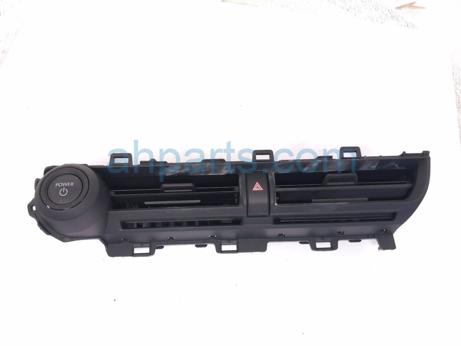 Toyota CENTER DASH AIR VENT OUTLET - LE