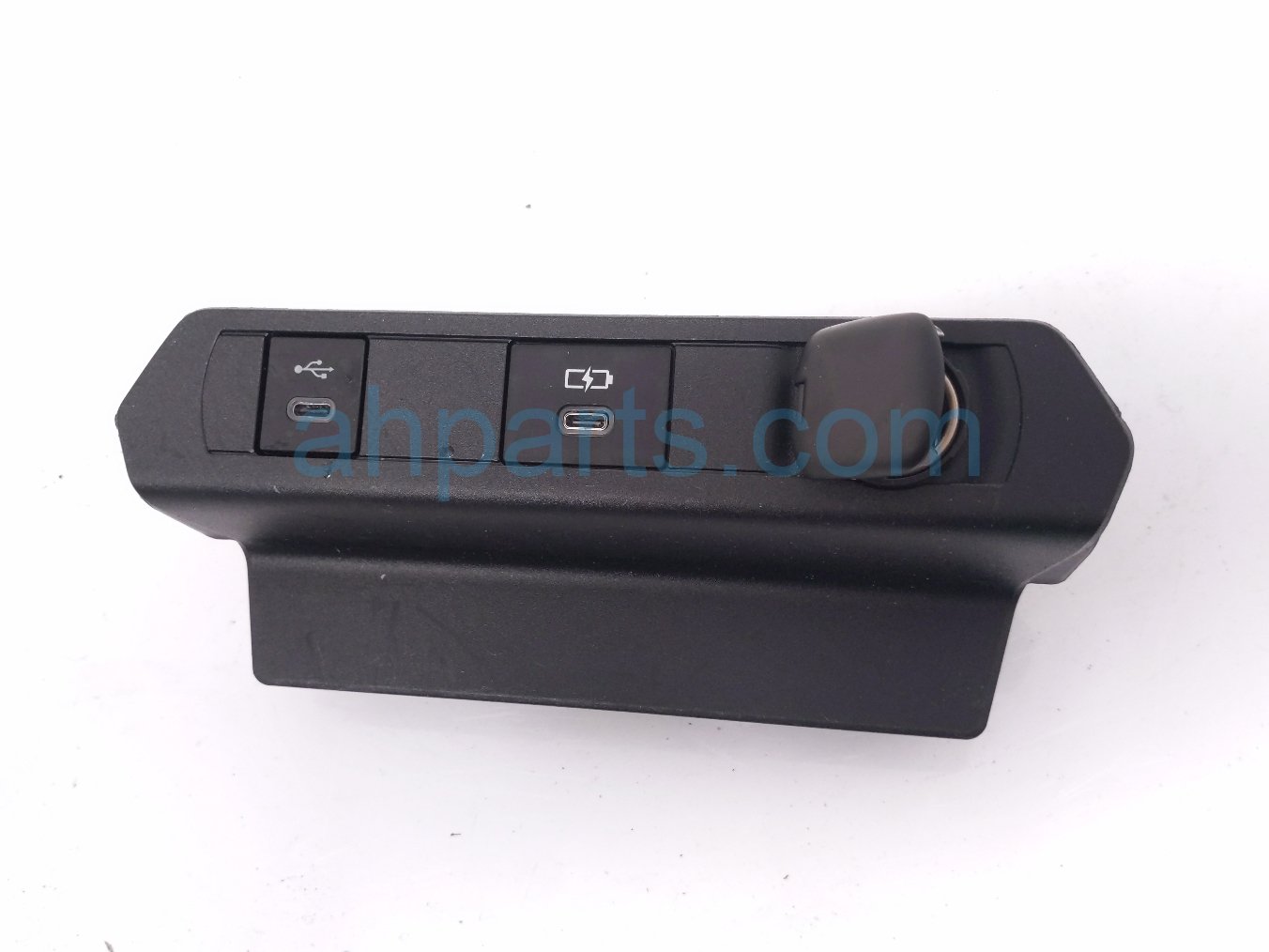 Toyota CENTER CONSOLE LOWER TRIM W/USB-BLK