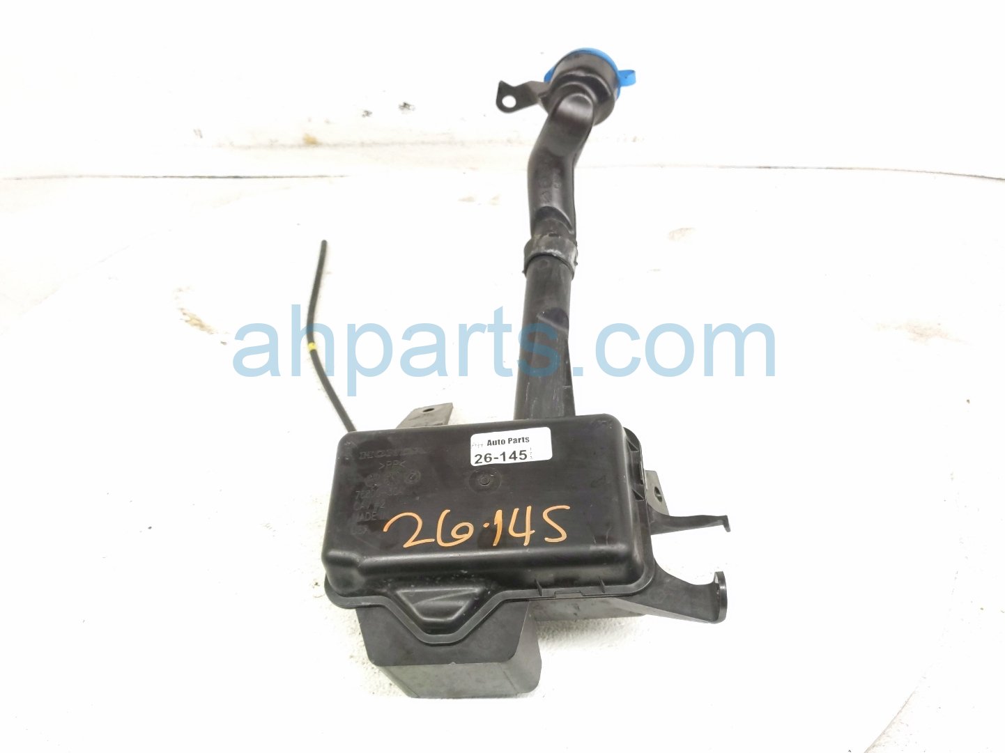 Honda WINDSHIELD WASHER RESERVOIR TANK