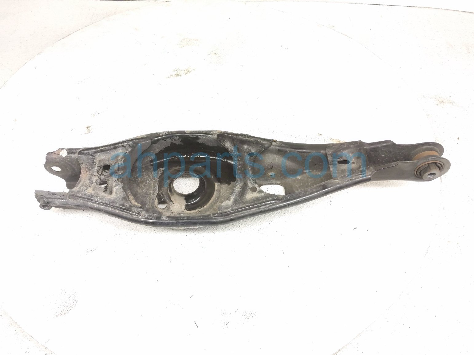 Honda RR/RH SPRING SEAT LOWER CONTROL ARM