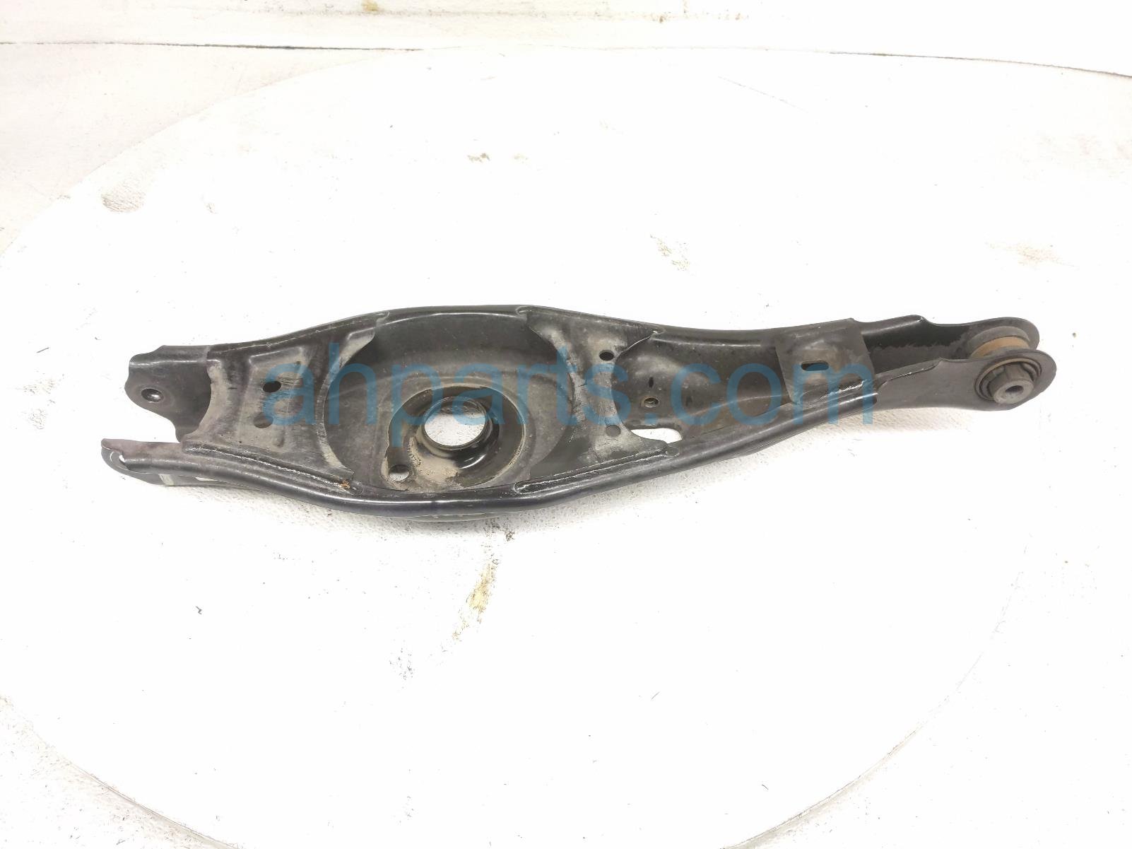 Honda RR/LH SPRING SEAT LOWER CONTROL ARM