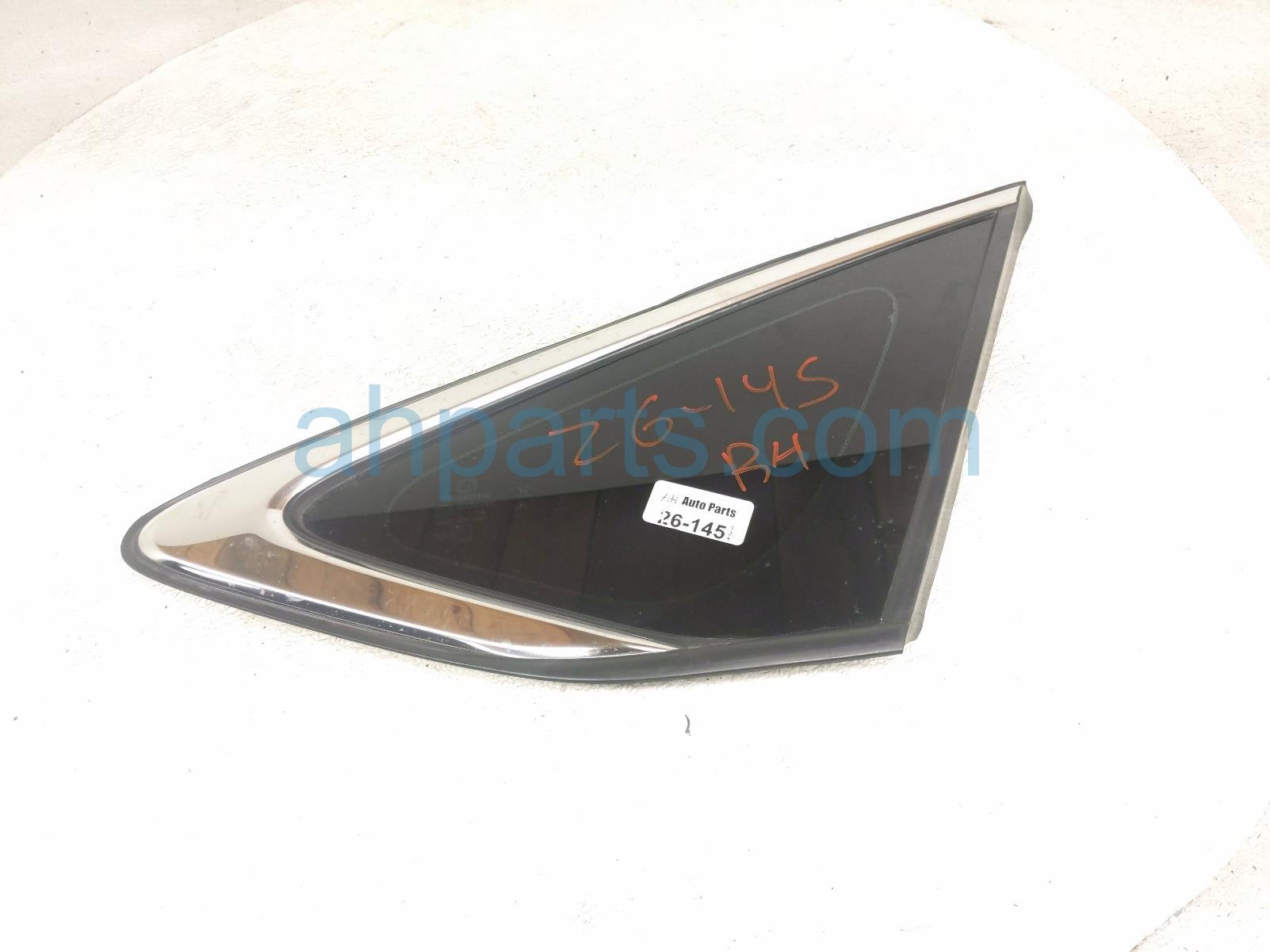 Honda RH QUARTER WINDOW GLASS