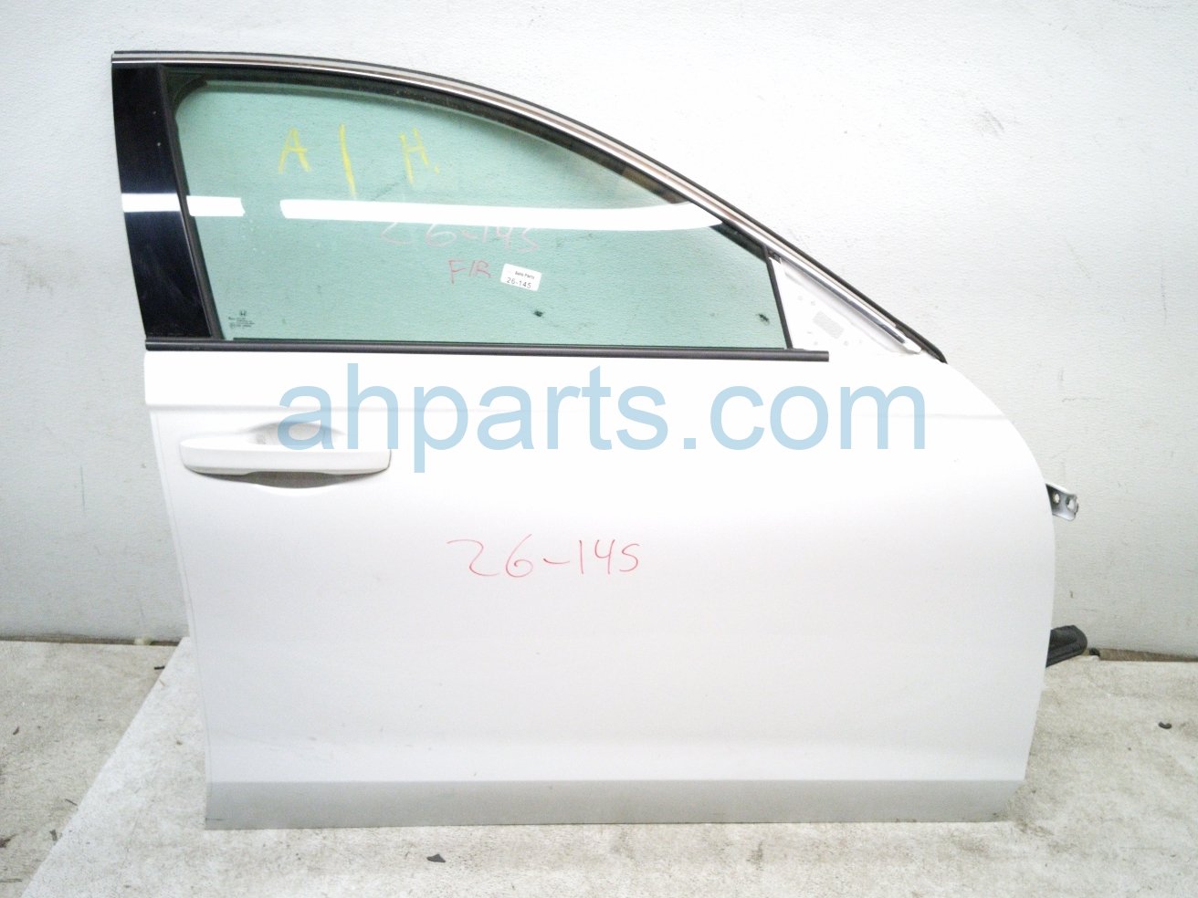 Honda FR/RH DOOR - WHITE - NO MIRROR/TRIM