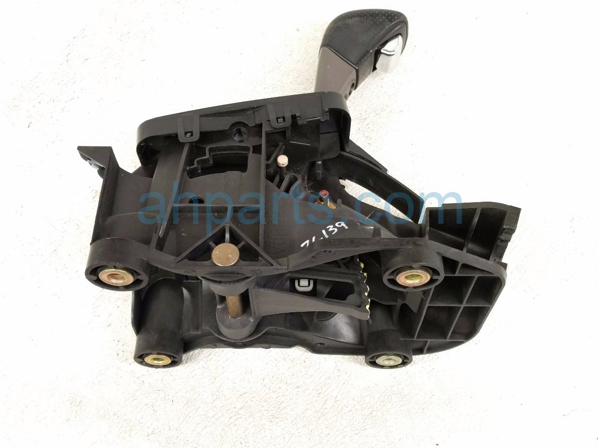 Honda A/T FLOOR SHIFTER W/KNOB - 2.4L