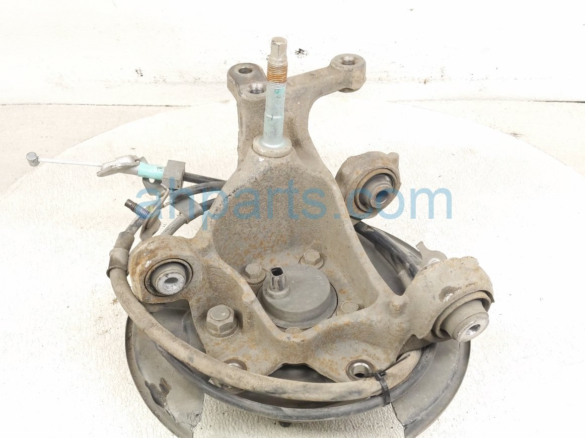 Toyota RR/LH SPINDLE KNUCKLE HUB - RWD