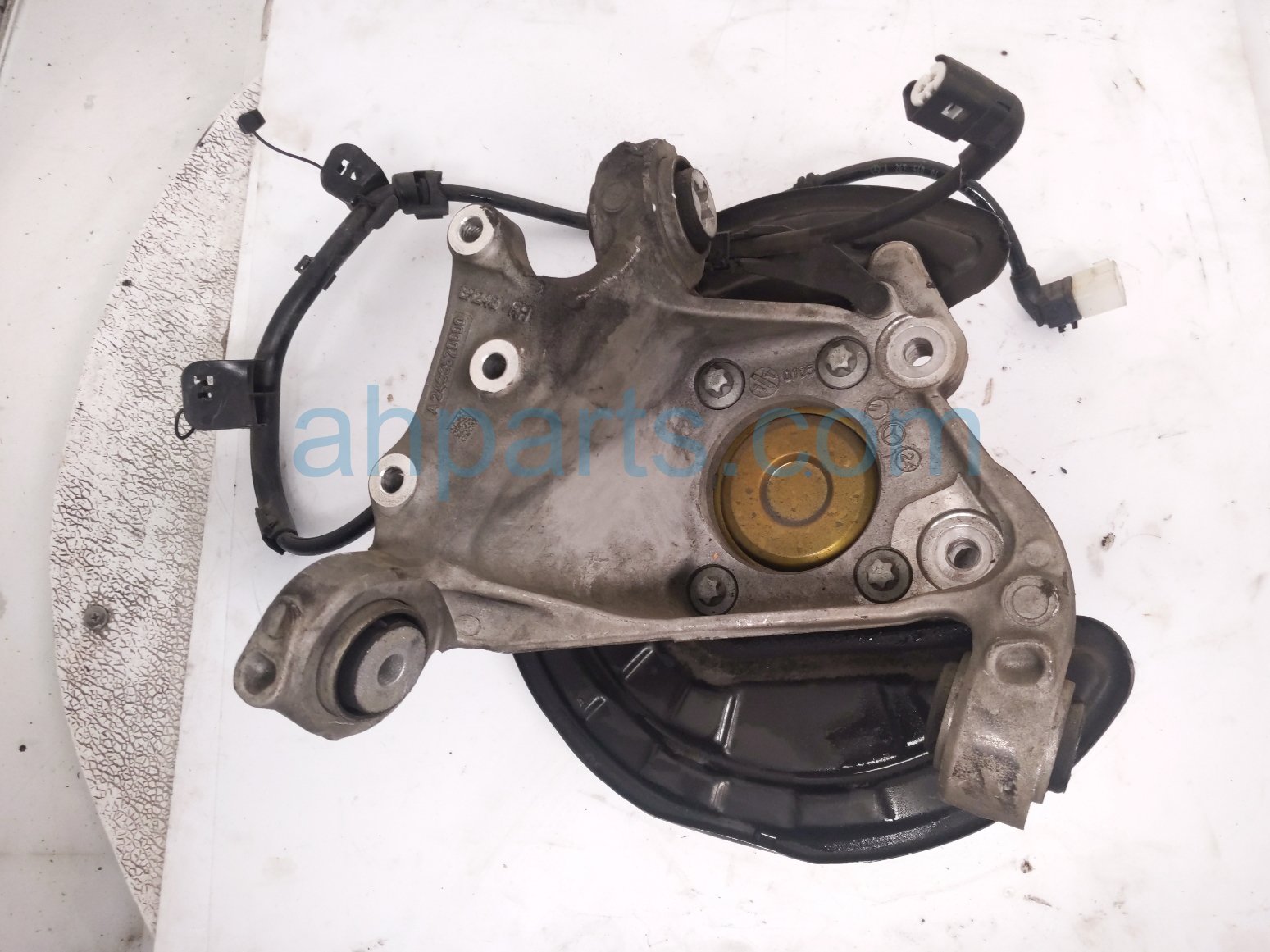 Mercedes RR/RH SPINDLE KNUCKLE HUB - FWD
