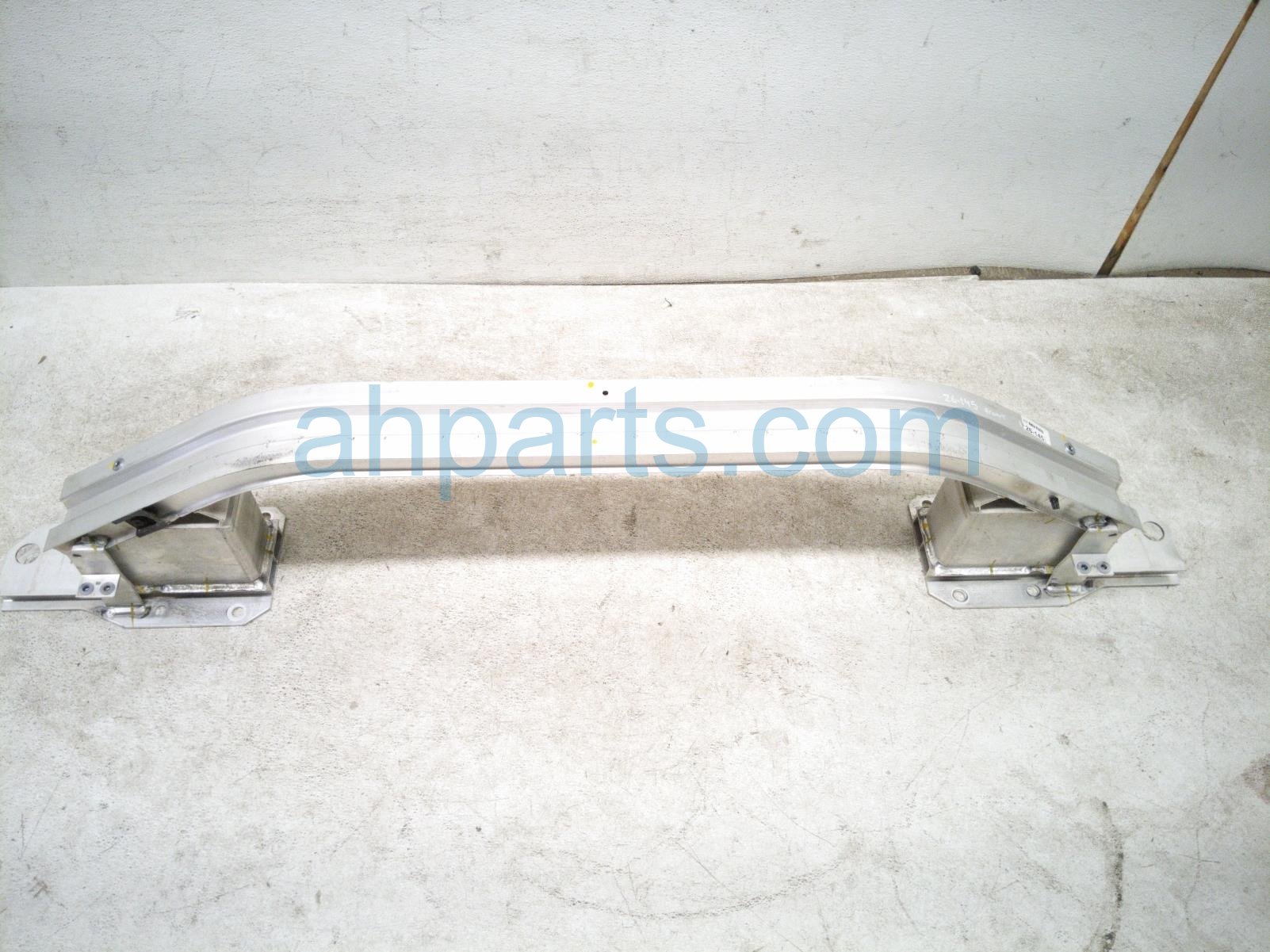 Honda FRONT BUMPER REINFORCEMENT BAR