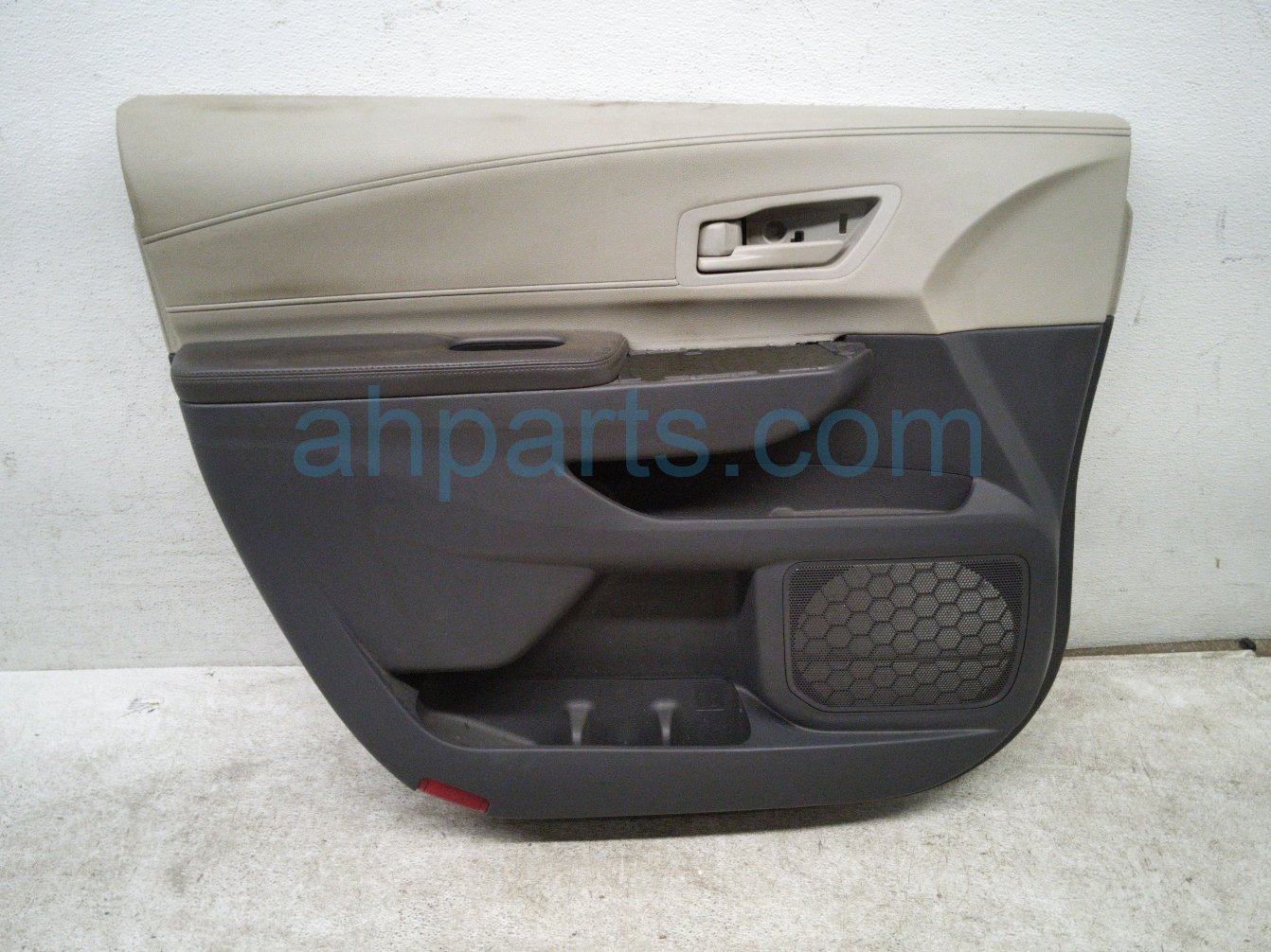 Toyota FR/LH INTERIOR DOOR PANEL - GREY