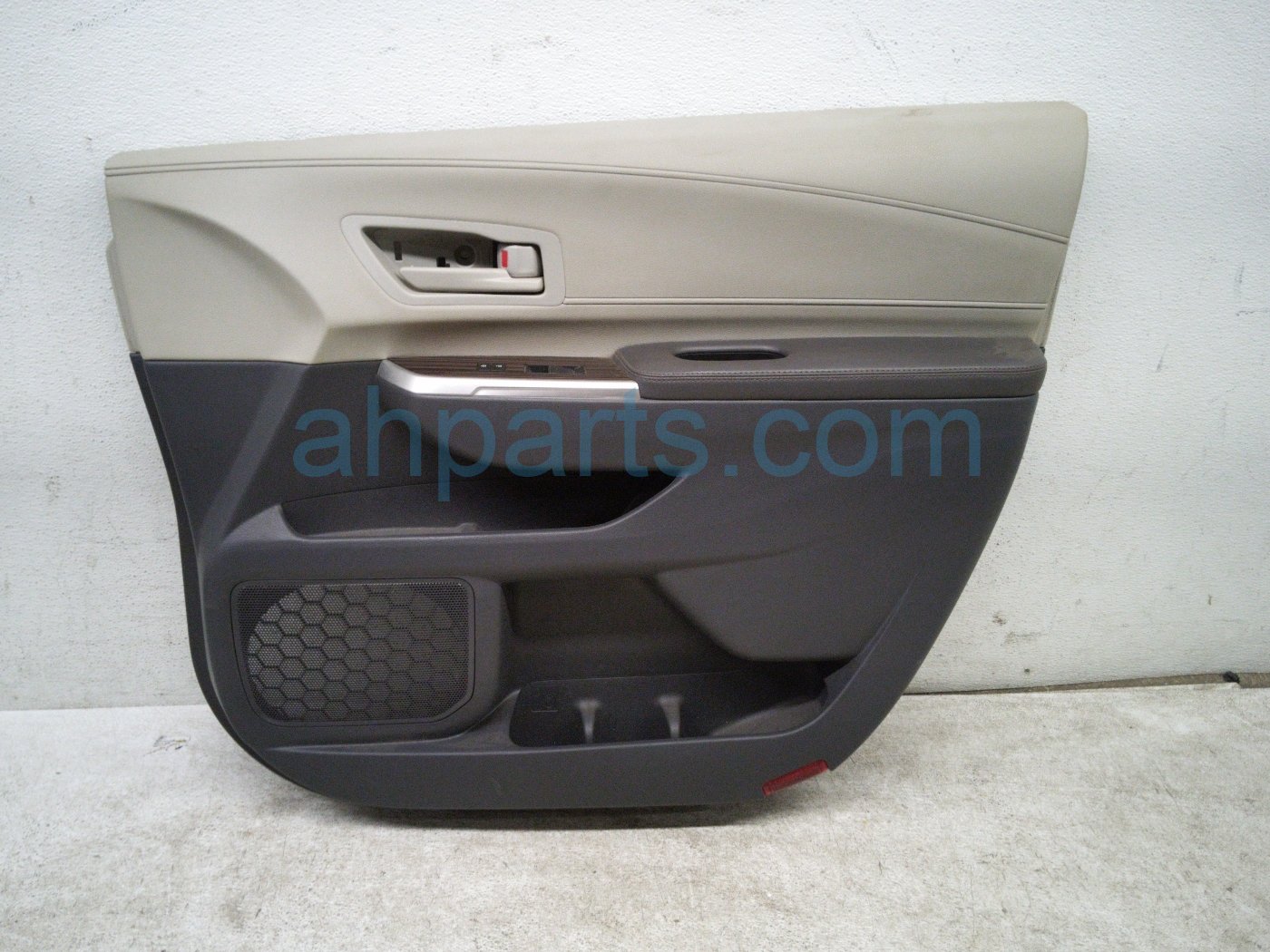 Toyota FR/RH INTERIOR DOOR PANEL - GREY