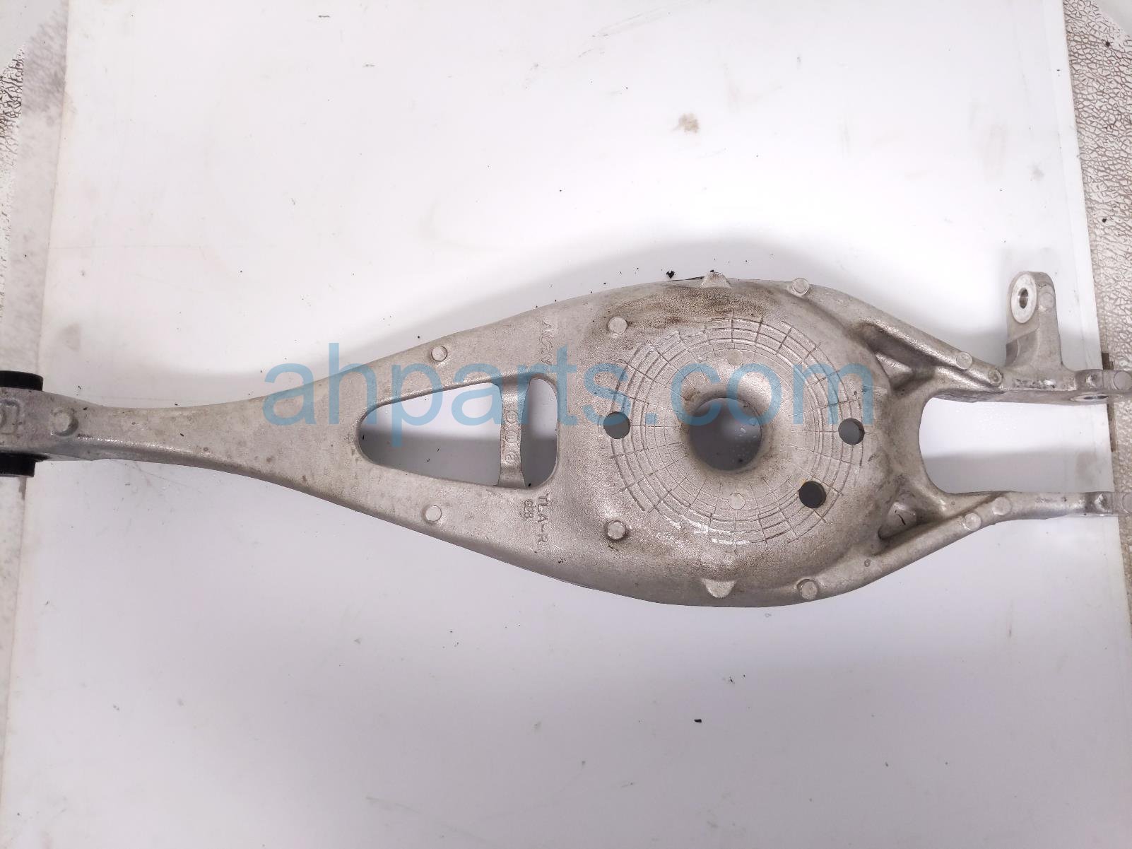 Honda RR/RH SPRING SEAT LOWER CONTROL ARM