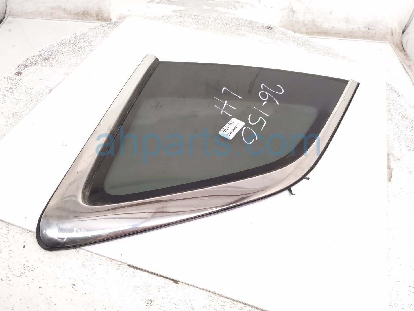 $95 Honda LH QUARTER WINDOW GLASS *SCUFFS