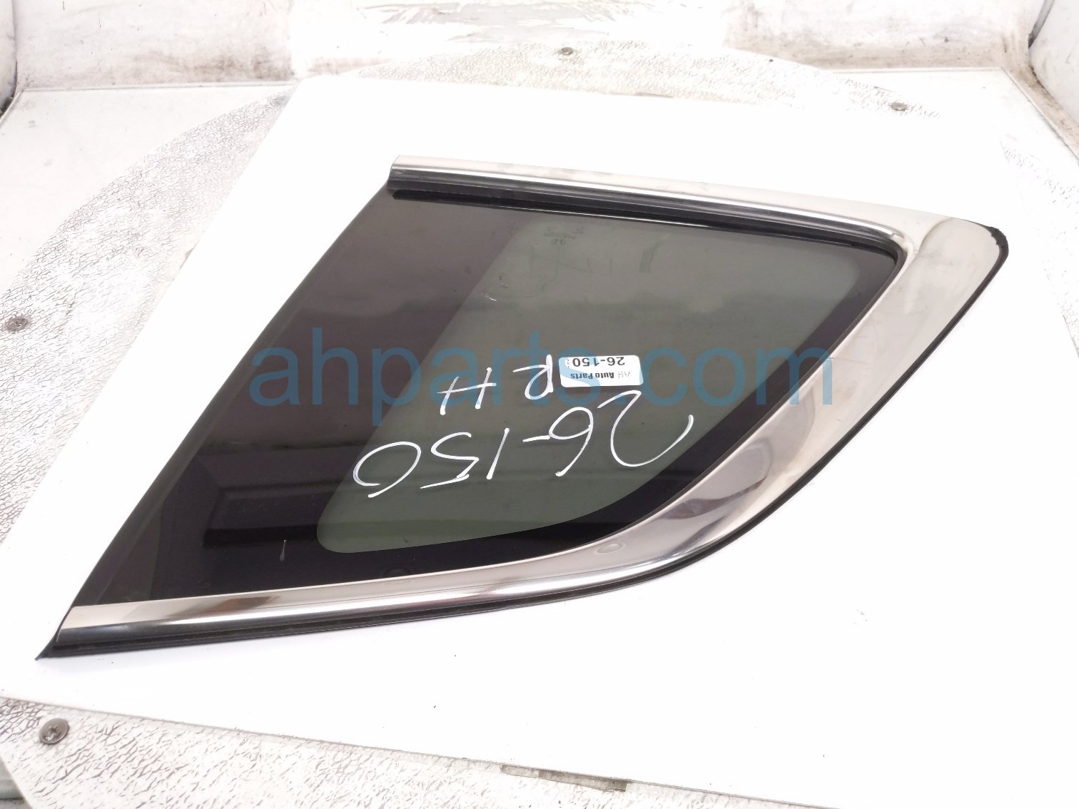 $95 Honda RH QUARTER WINDOW GLASS