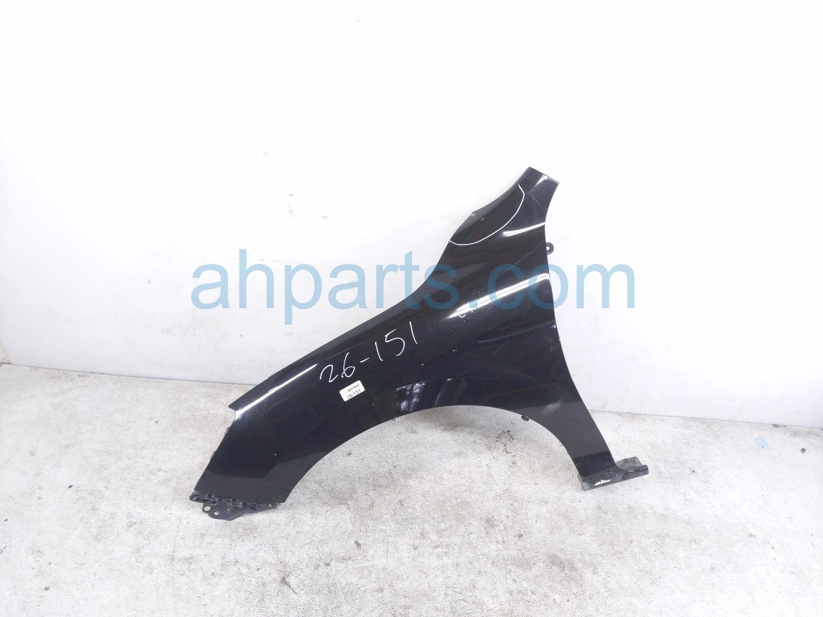 $125 Honda LH FENDER - BLACK *DENT