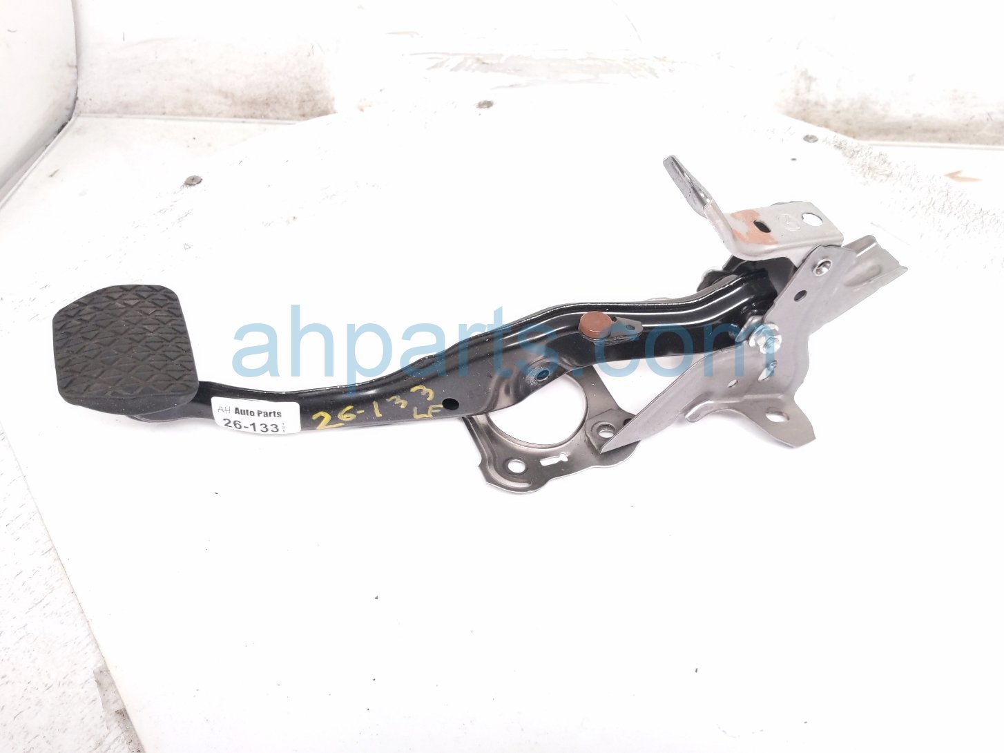 BRAKE PEDAL ASSY FL - 2.5L AWD