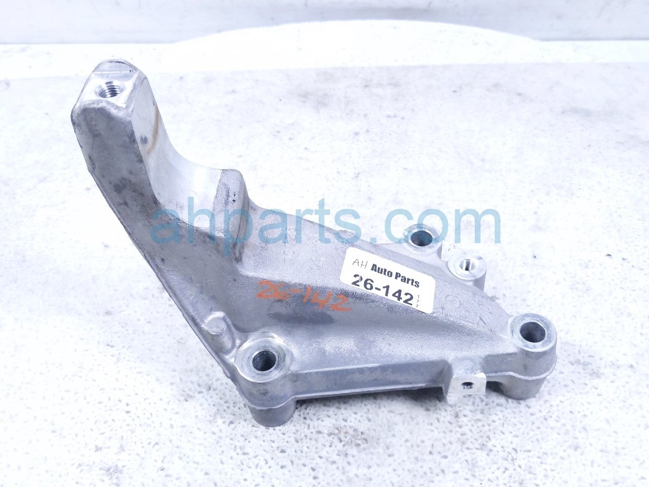 Honda REAR ENGINE MOUNT BRKT - 3.5L FWD