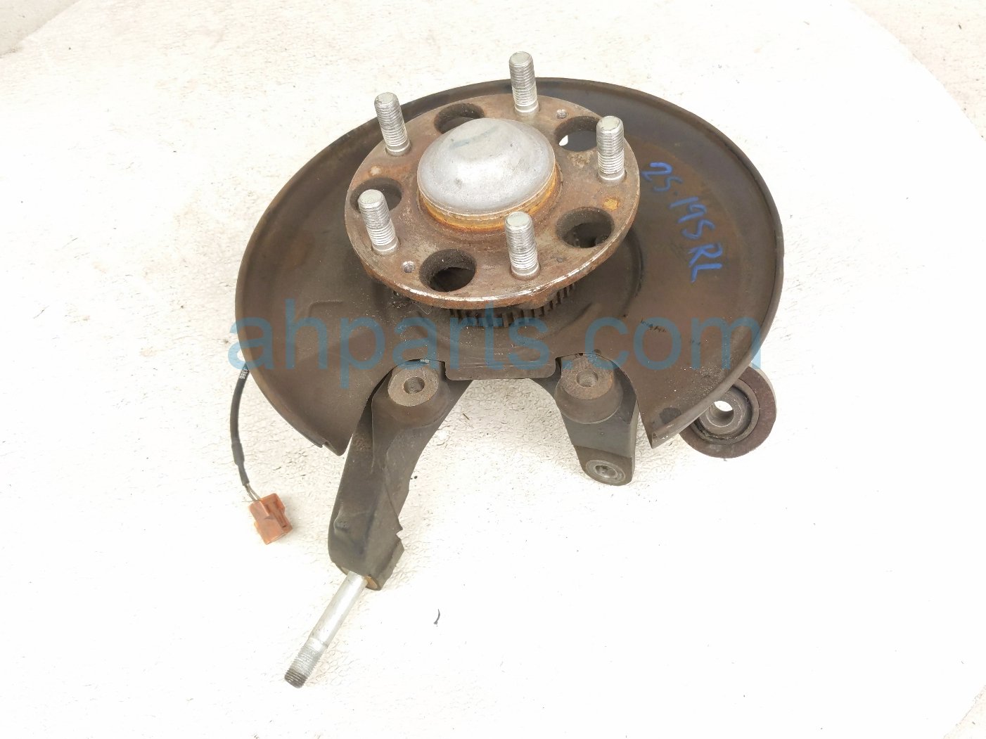 Rear driver SPINDLE KNUCKLE HUB