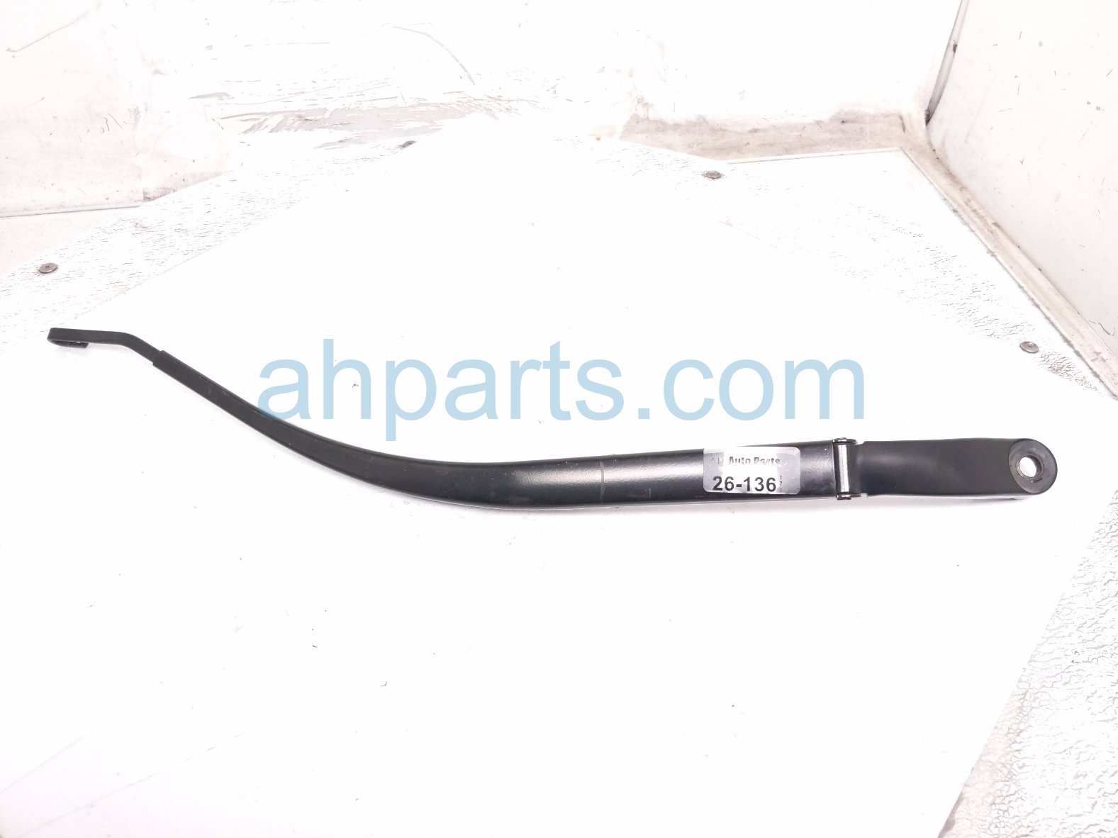 Honda LH WINDSHIELD WIPER ARM