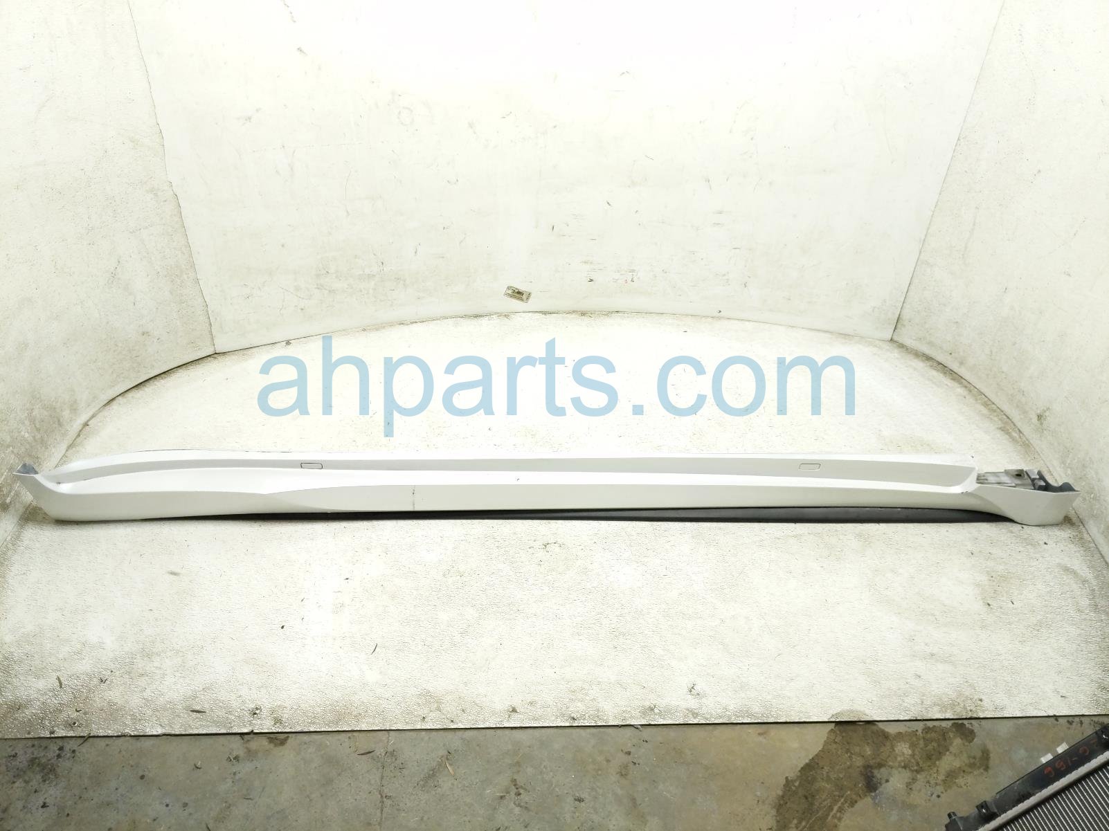 Lexus RH SIDE SKIRT / MOLDING - WHITE