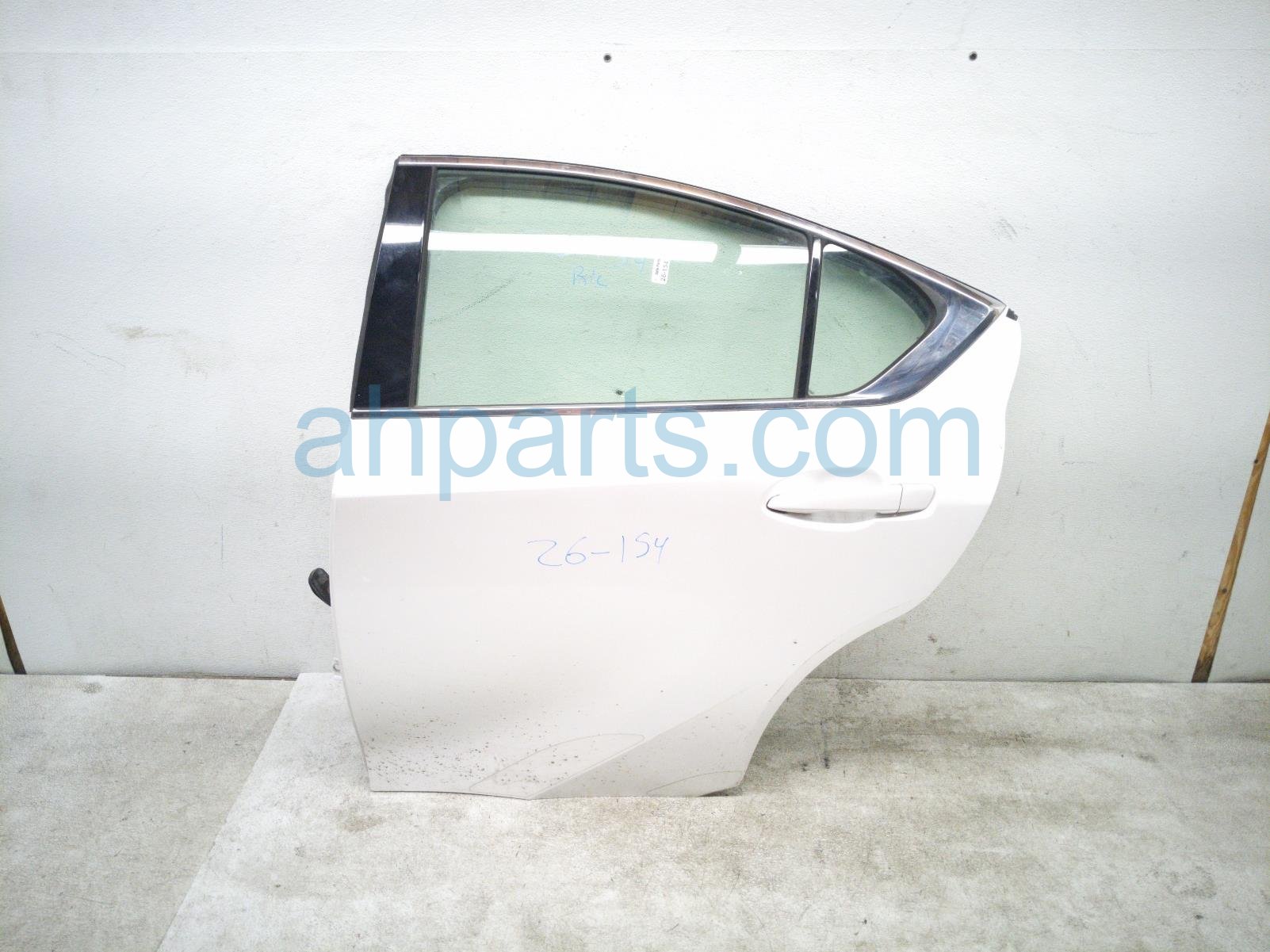 Lexus RR/LH DOOR - WHITE - NO INSIDE TRIM