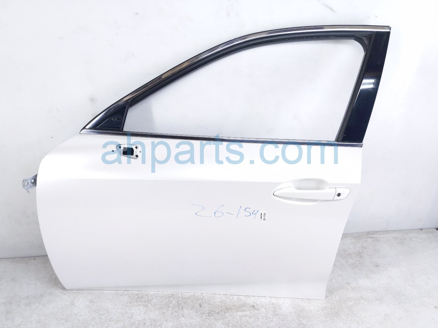 Lexus FR/LH DOOR - WHITE - NO MIRROR/TRIM