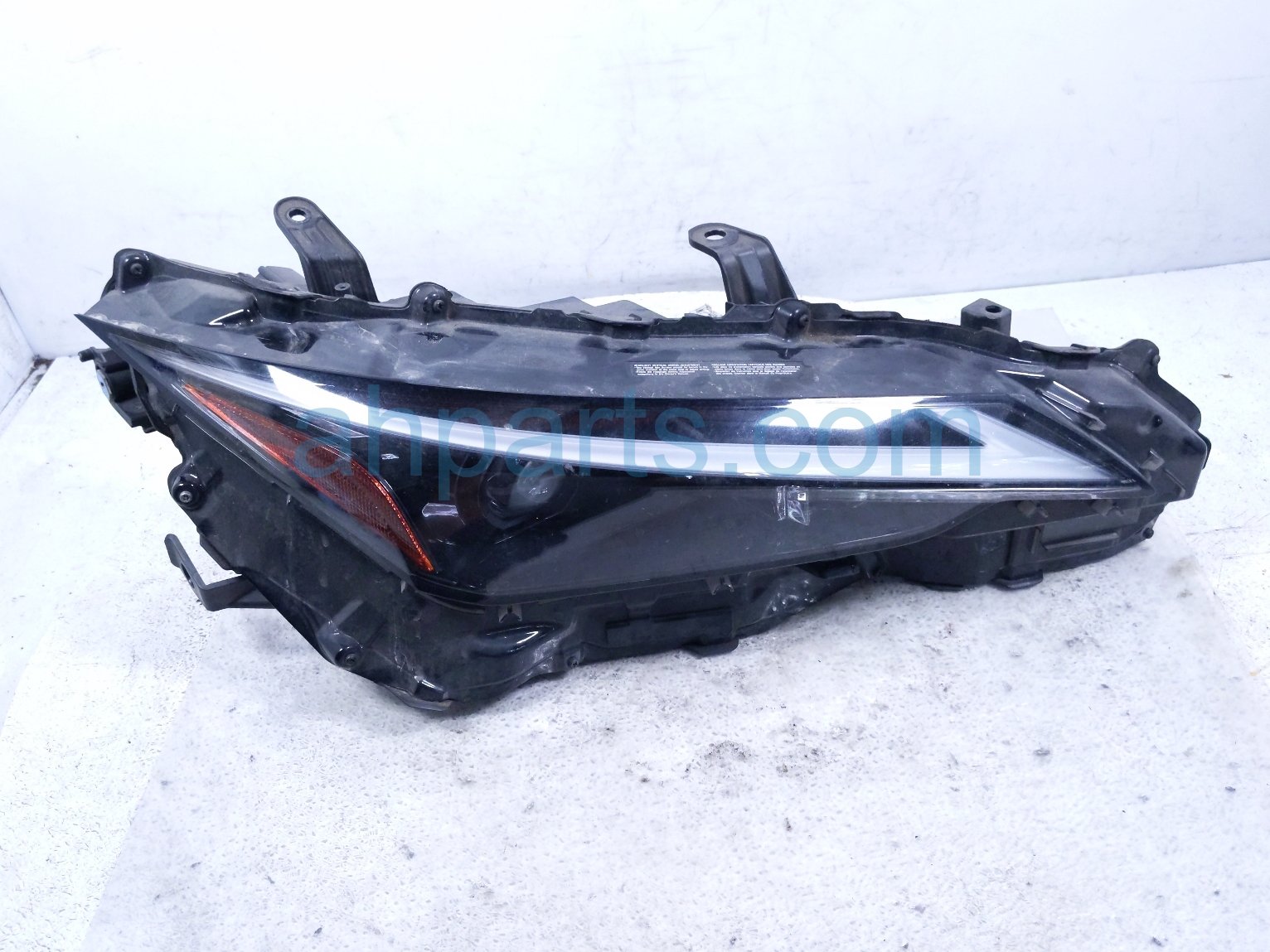 Lexus RH HEADLAMP / LIGHT