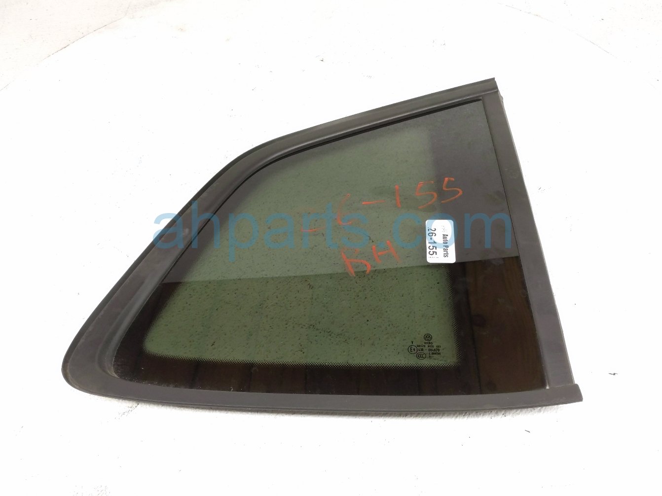 Volkswagen RH QUARTER WINDOW GLASS