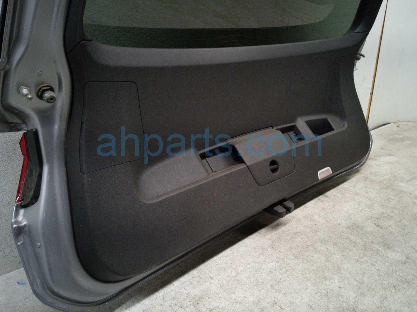 2024 Volkswagen Tiguan Deck Trunk Lid Lift Gate / Tail Gate Silver 5NA 827 025 M Replacement 2024 Volkswagen Tiguan Deck Trunk Lid Lift Gate / Tail Gate Silver 5NA 827 025 M Replacement thumbnail