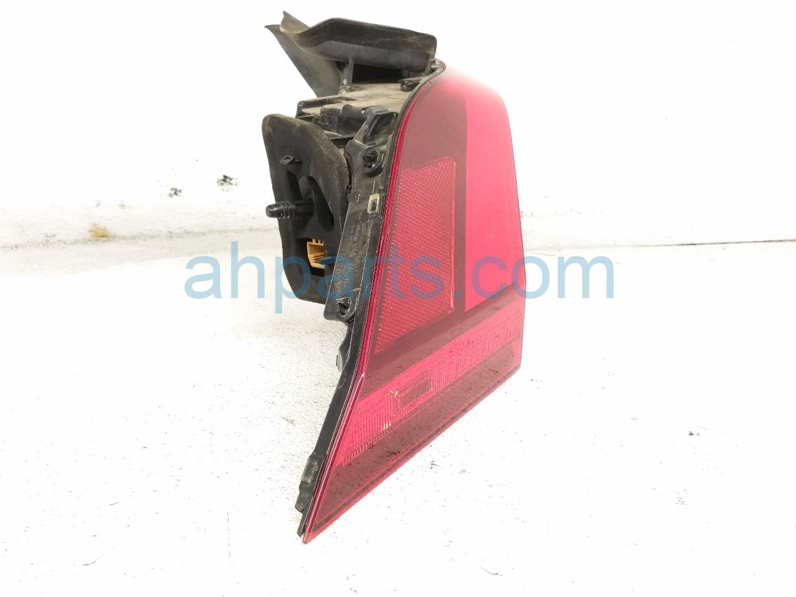 2024 Volkswagen Tiguan Light / Rear Driver Tail Lamp (on Body) 5NN 945 095 A Replacement 2024 Volkswagen Tiguan Light / Rear Driver Tail Lamp (on Body) 5NN 945 095 A Replacement thumbnail