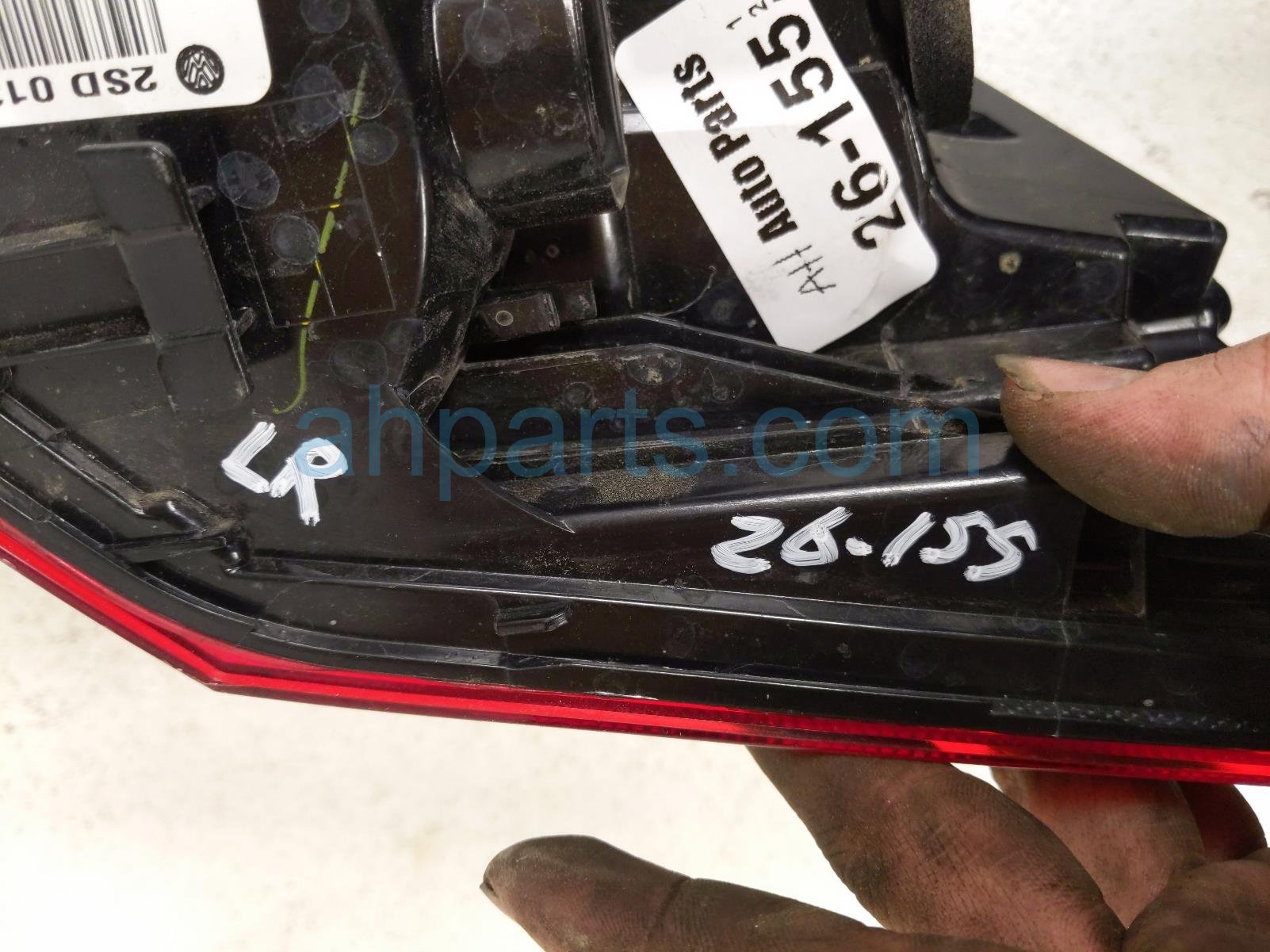 2024 Volkswagen Tiguan Light / Rear Driver Tail Lamp (on Body) 5NN 945 095 A Replacement 2024 Volkswagen Tiguan Light / Rear Driver Tail Lamp (on Body) 5NN 945 095 A Replacement thumbnail
