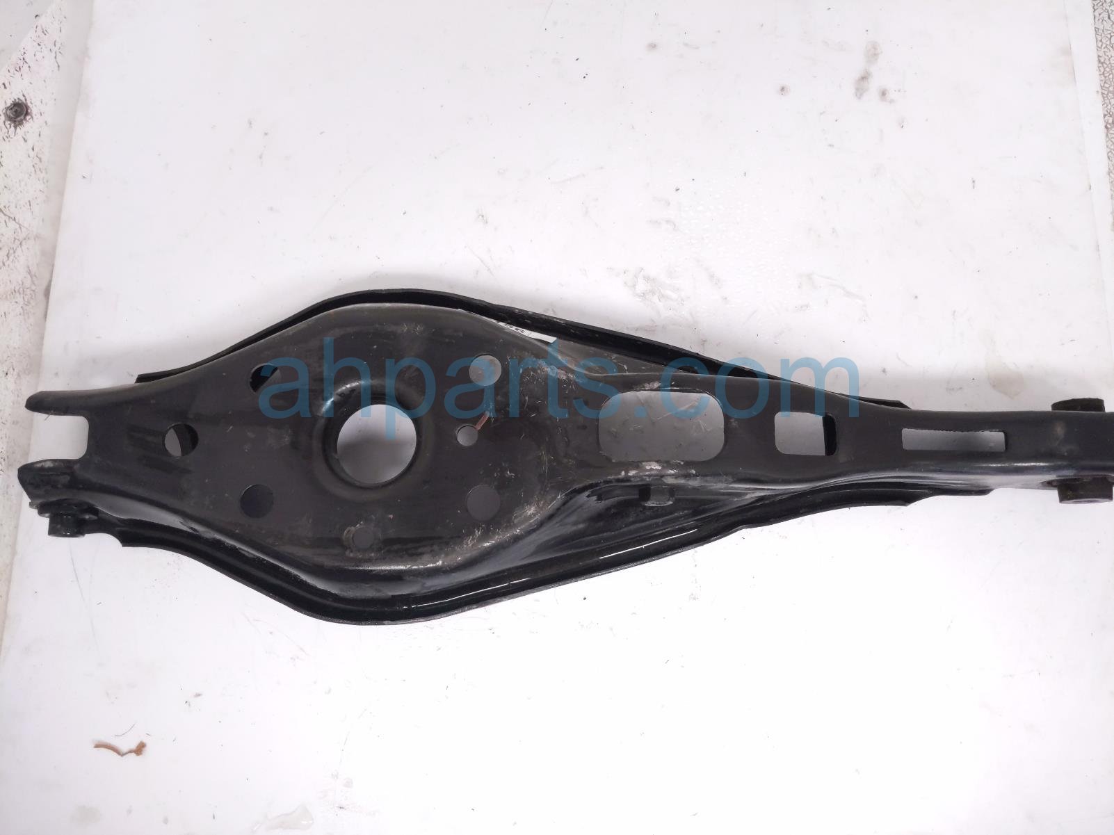 Honda RR/LH SPRING SEAT LOWER CONTROL ARM