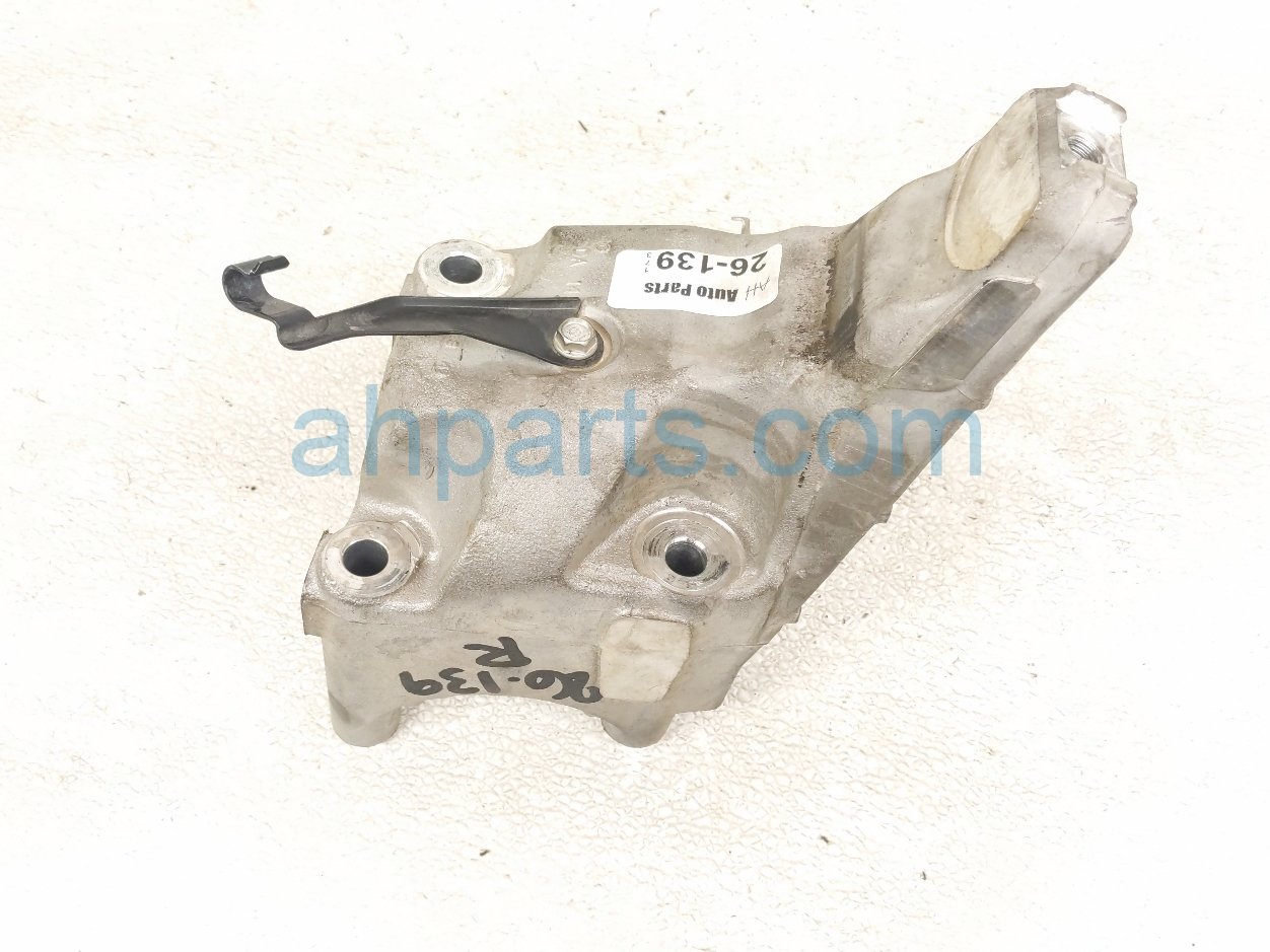 Honda REAR ENGINE MOUNT BRACKET - 2.4L