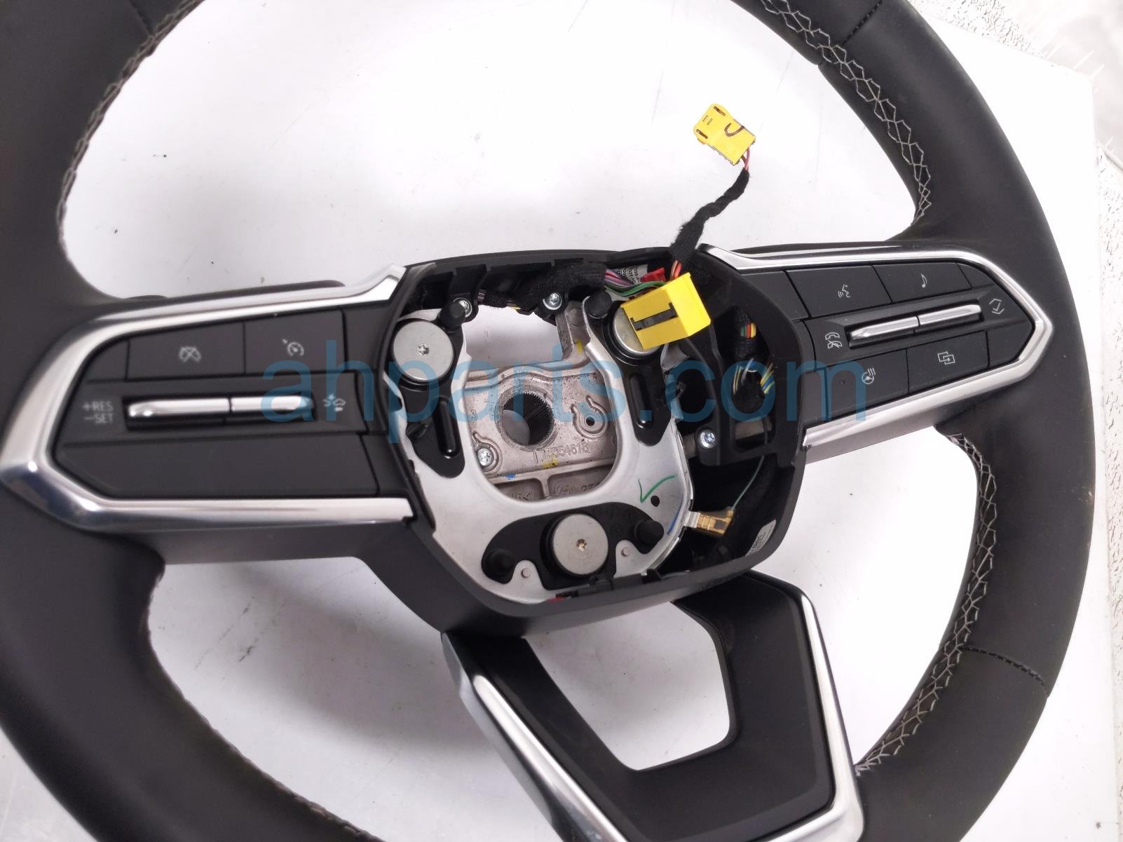 2026 Chevy Equinoxev Steering Wheel Black Lt2 85719655 Replacement 2026 Chevy Equinoxev Steering Wheel Black Lt2 85719655 Replacement thumbnail