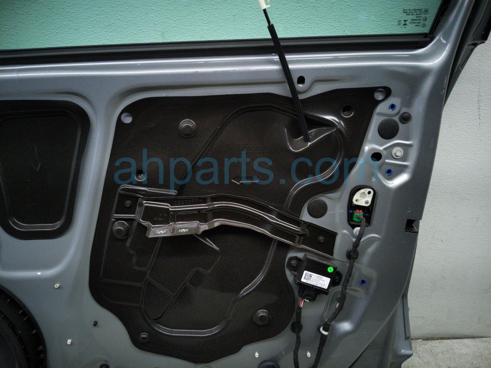 2026 Chevy Equinoxev Front Passenger Door Silver No Mirror/trim 85825747 Replacement 2026 Chevy Equinoxev Front Passenger Door Silver No Mirror/trim 85825747 Replacement thumbnail