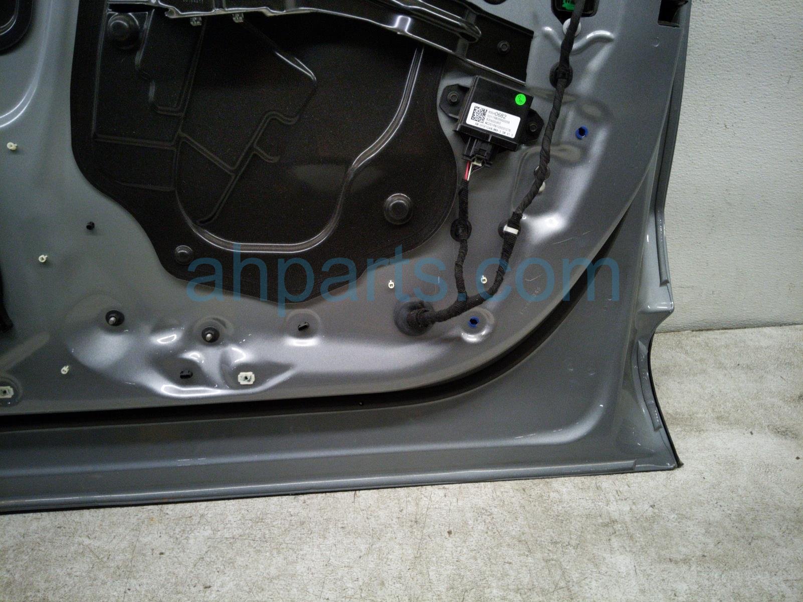 2026 Chevy Equinoxev Front Passenger Door Silver No Mirror/trim 85825747 Replacement 2026 Chevy Equinoxev Front Passenger Door Silver No Mirror/trim 85825747 Replacement thumbnail