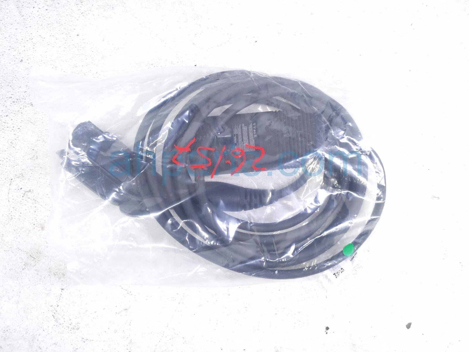 2026 Chevy Equinoxev Ev Dual Level Charging Cord Kit 85878955 Replacement 2026 Chevy Equinoxev Ev Dual Level Charging Cord Kit 85878955 Replacement thumbnail