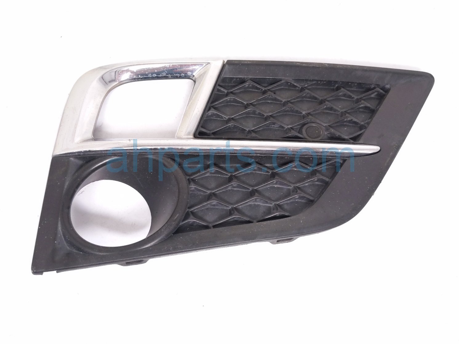 Honda RH FOG LIGHT BEZEL