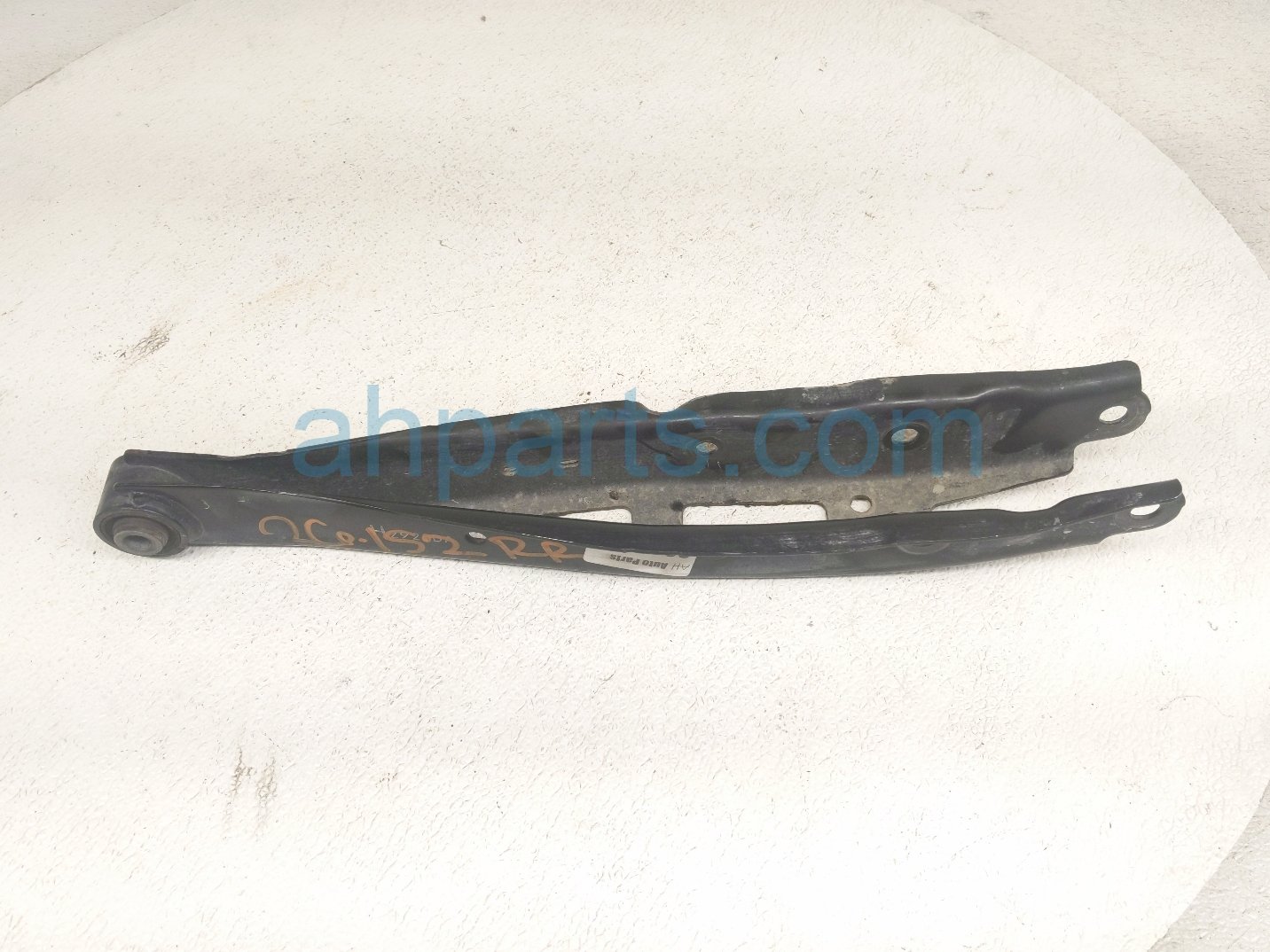 Subaru RR/RH STRUT MOUNT LOWER CONTROL ARM