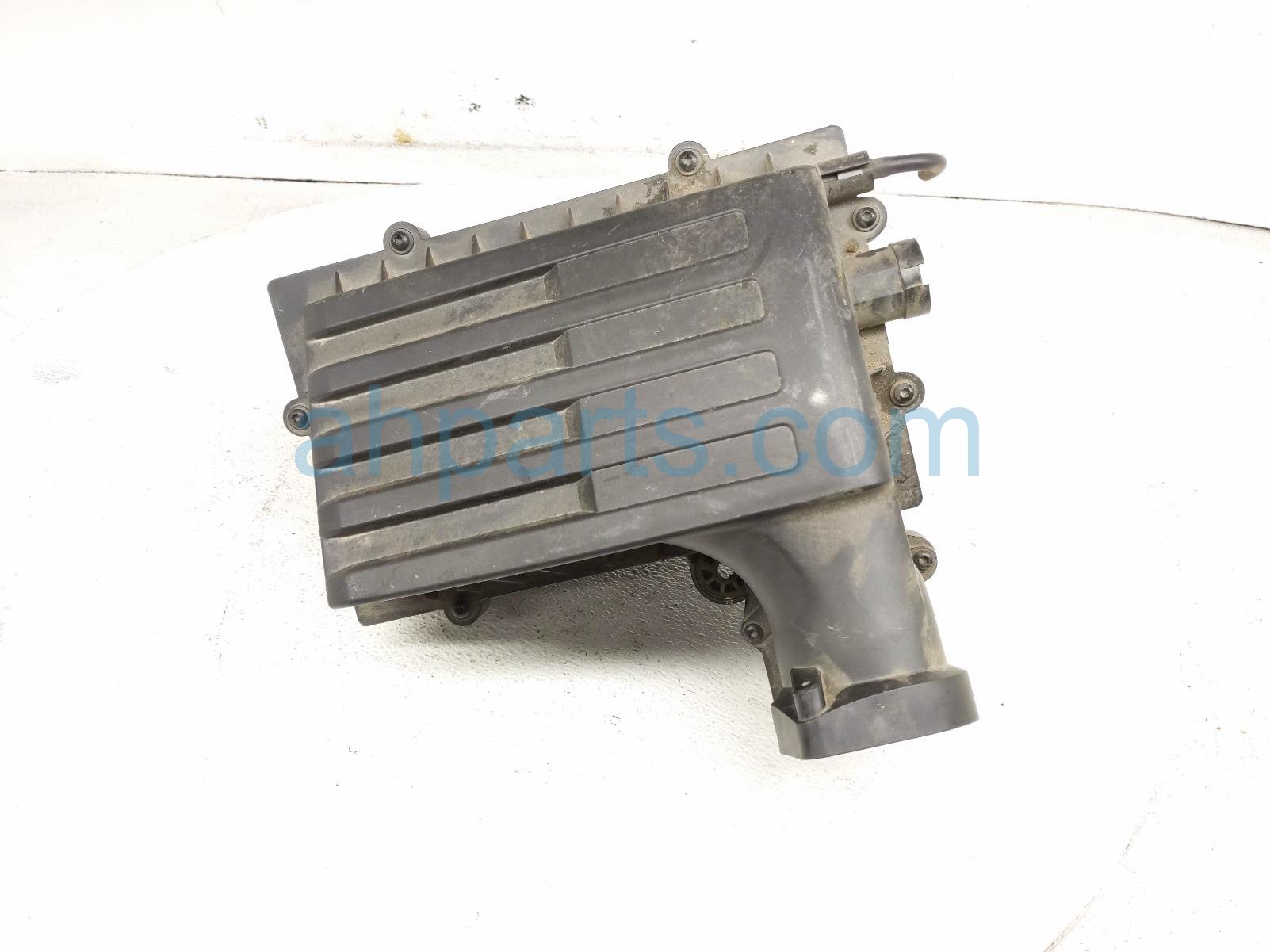 2024 Volkswagen Tiguan Air Cleaner Intake Box 5Q0 129 607 BB Replacement 2024 Volkswagen Tiguan Air Cleaner Intake Box 5Q0 129 607 BB Replacement thumbnail