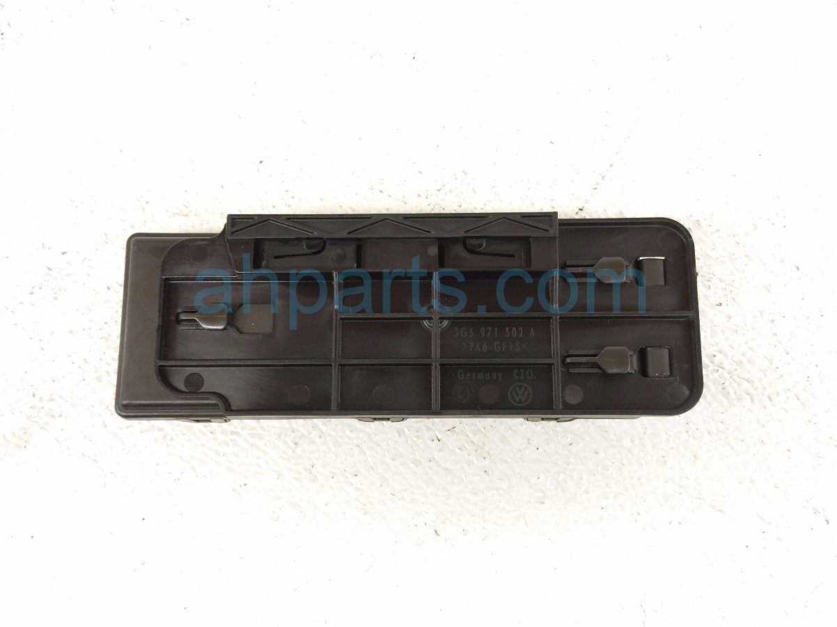 2024 Volkswagen Tiguan Power Window Switch / Liftgate Control Module 5WC 959 107 A Replacement 2024 Volkswagen Tiguan Power Window Switch / Liftgate Control Module 5WC 959 107 A Replacement thumbnail