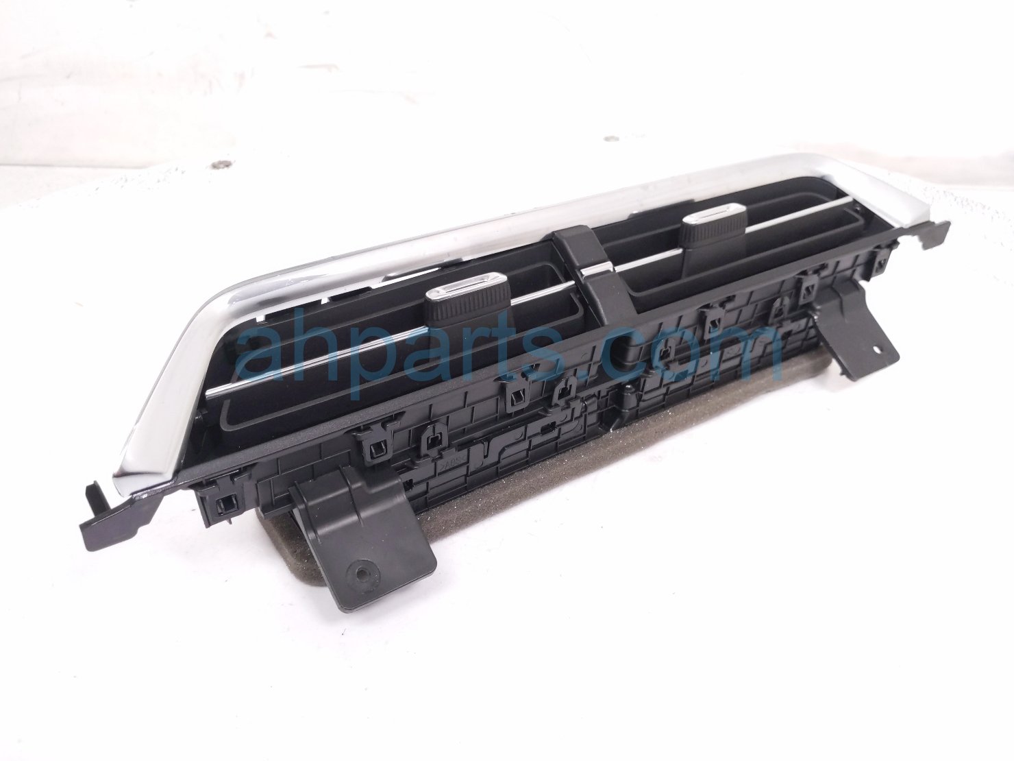 2026 Chevy Equinoxev Center Dash Air Vent Outlet Blk 85064618 Replacement 2026 Chevy Equinoxev Center Dash Air Vent Outlet Blk 85064618 Replacement thumbnail