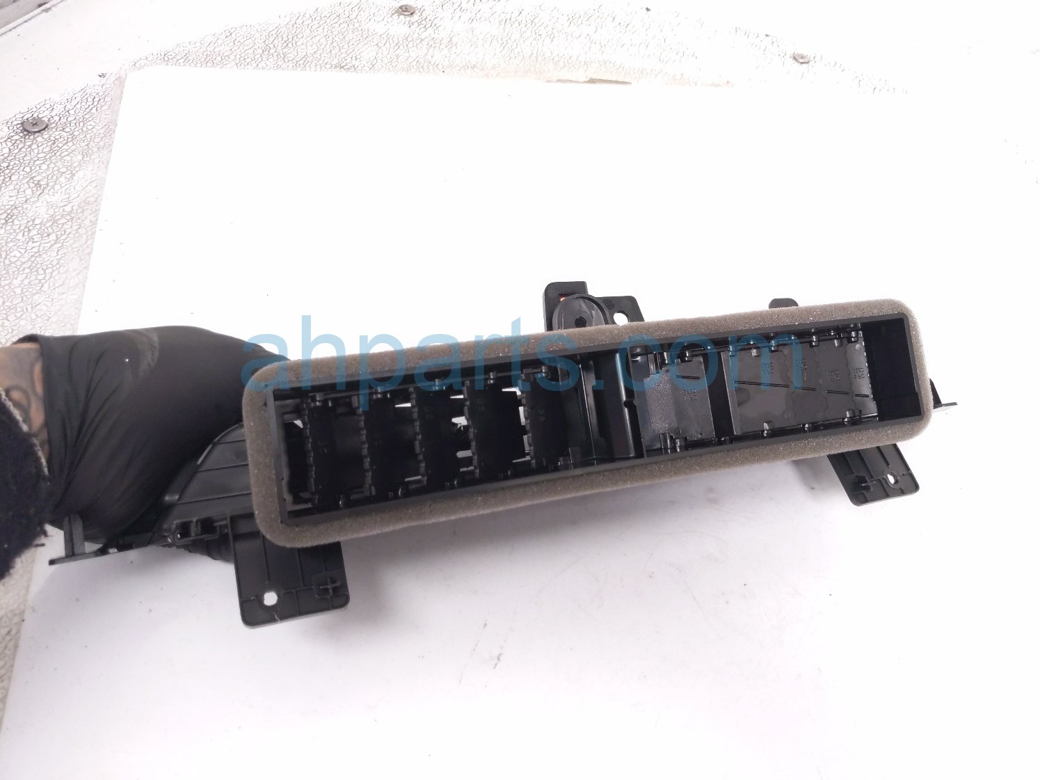 2026 Chevy Equinoxev Center Dash Air Vent Outlet Blk 85064618 Replacement 2026 Chevy Equinoxev Center Dash Air Vent Outlet Blk 85064618 Replacement thumbnail