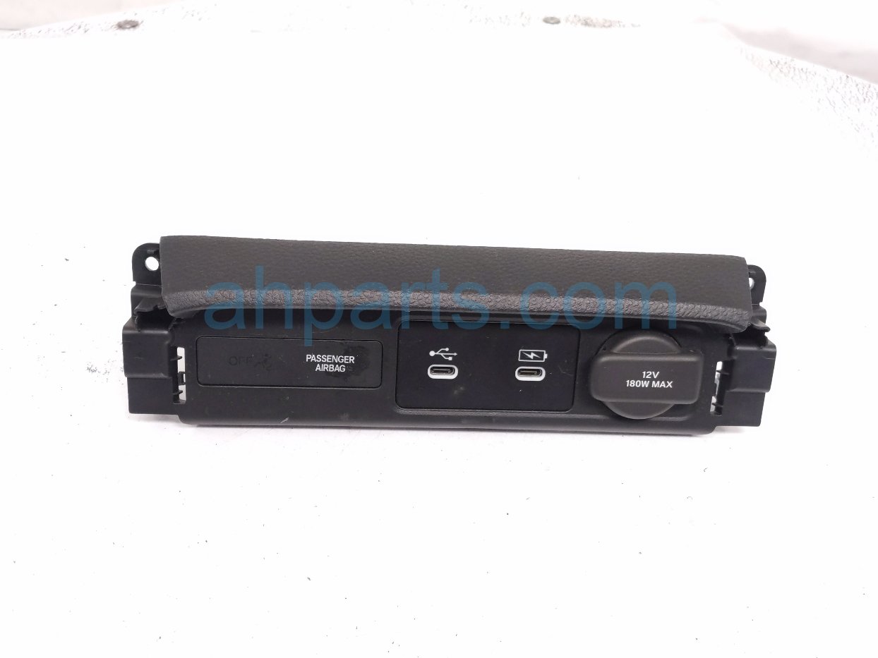 $35 Honda CENTER CONSOLE USB PORT W/TRIM -BLK