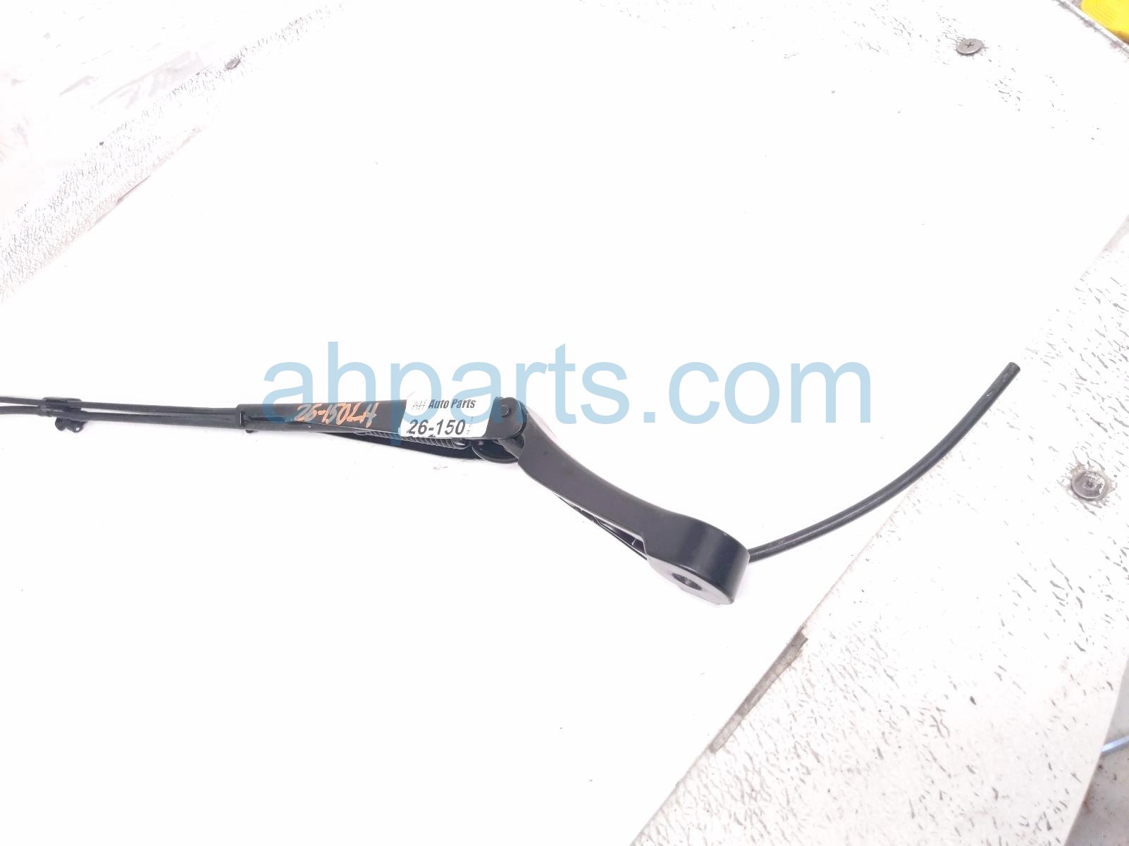 $25 Honda LH WINDSHIELD WIPER ARM