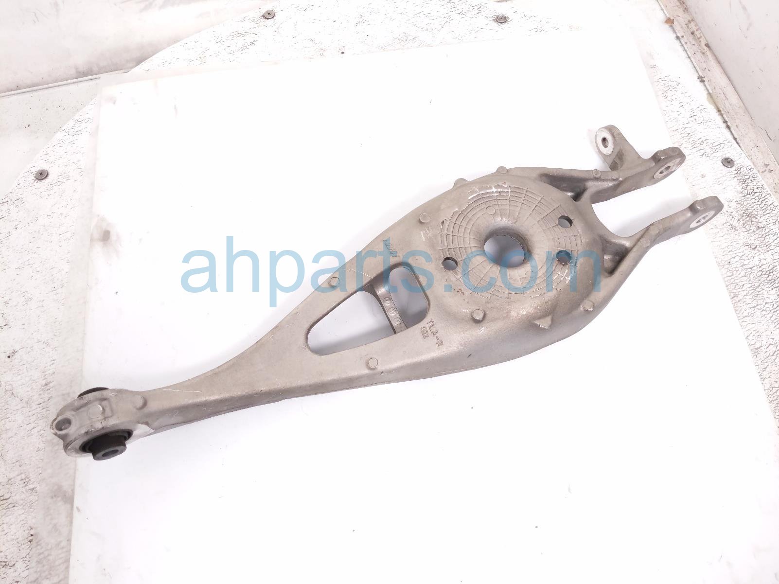Honda RR/RH SPRING SEAT LOWER CONTROL ARM